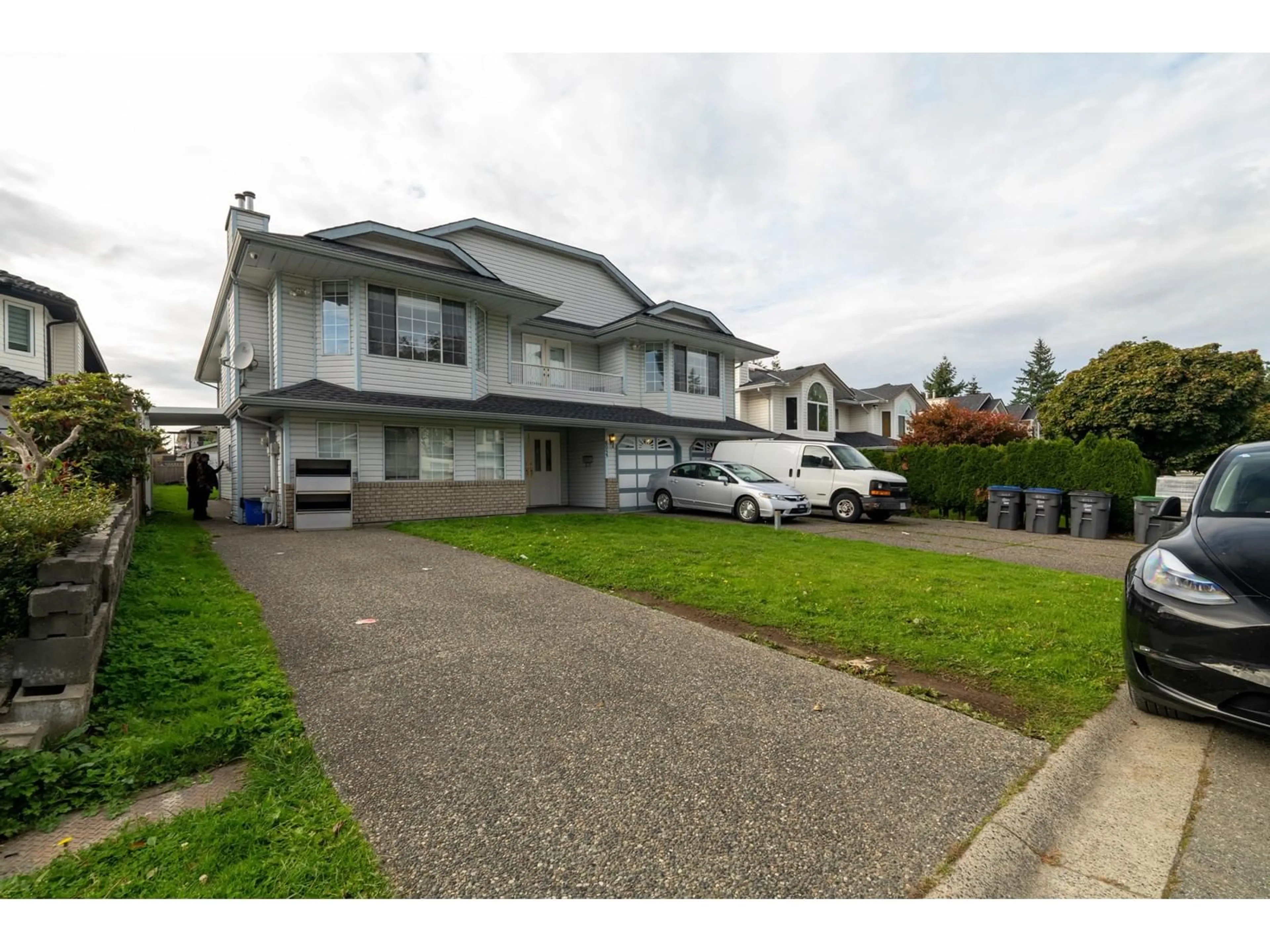 Frontside or backside of a home, the street view for 8053 DOMINION PLACE, Surrey British Columbia V3W6B2