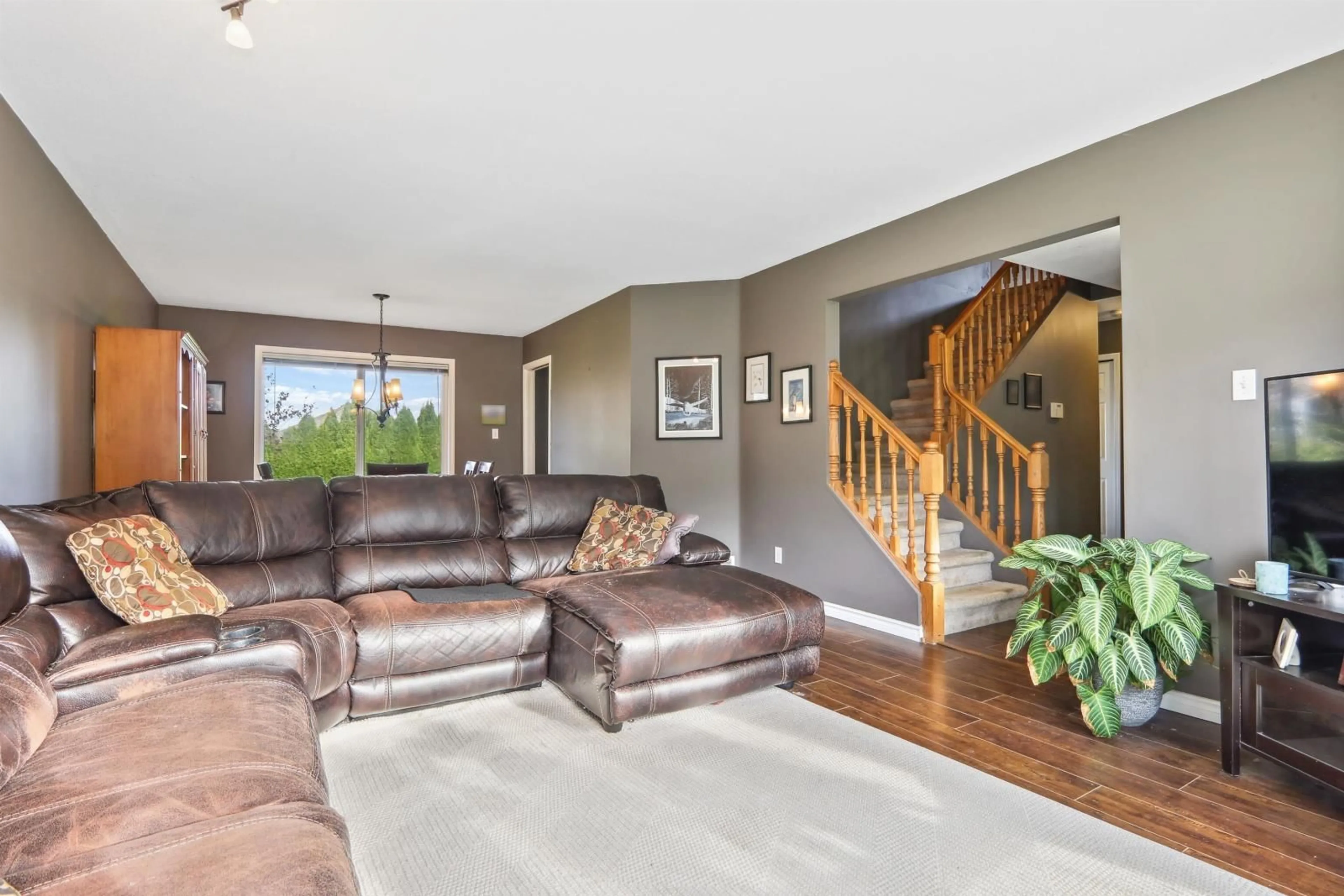 Living room, wood floors for 46685 SYLVAN DRIVE, Chilliwack British Columbia V2R3W4