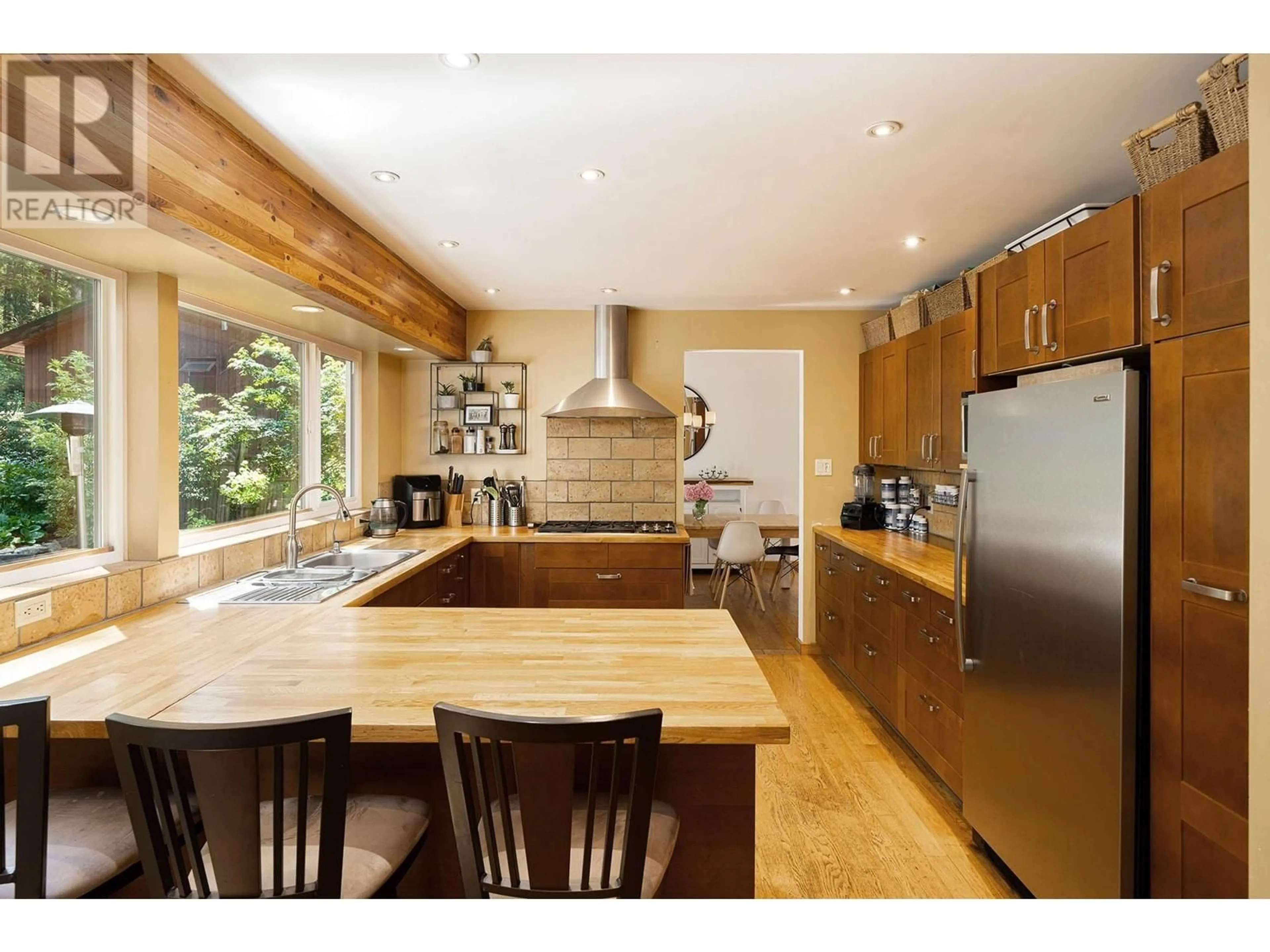 Open concept kitchen for 1529 WHITESAILS DRIVE, Bowen Island British Columbia V0N1G2