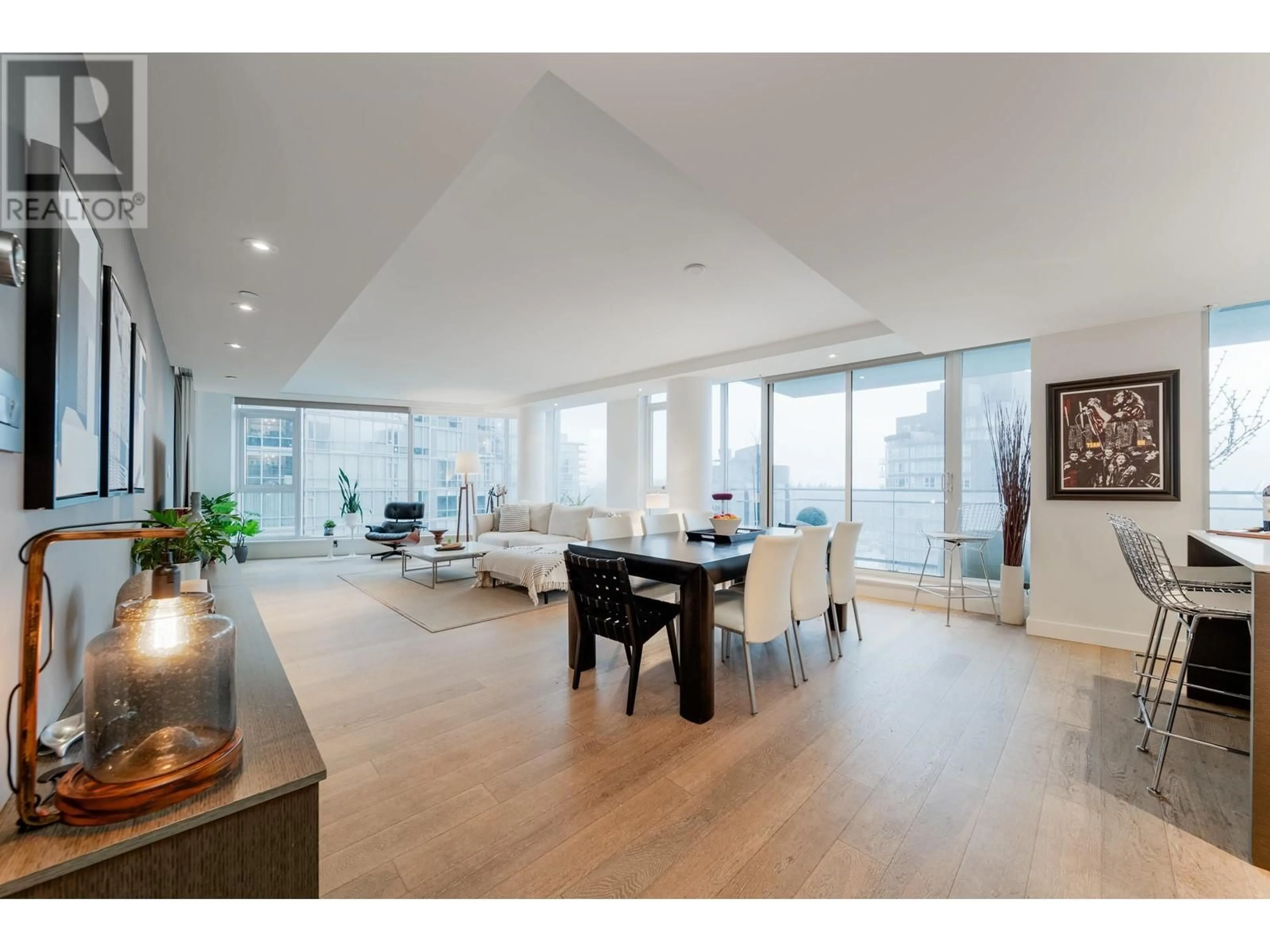 Living room, wood floors for 1701 1499 W PENDER STREET, Vancouver British Columbia V6G0A7