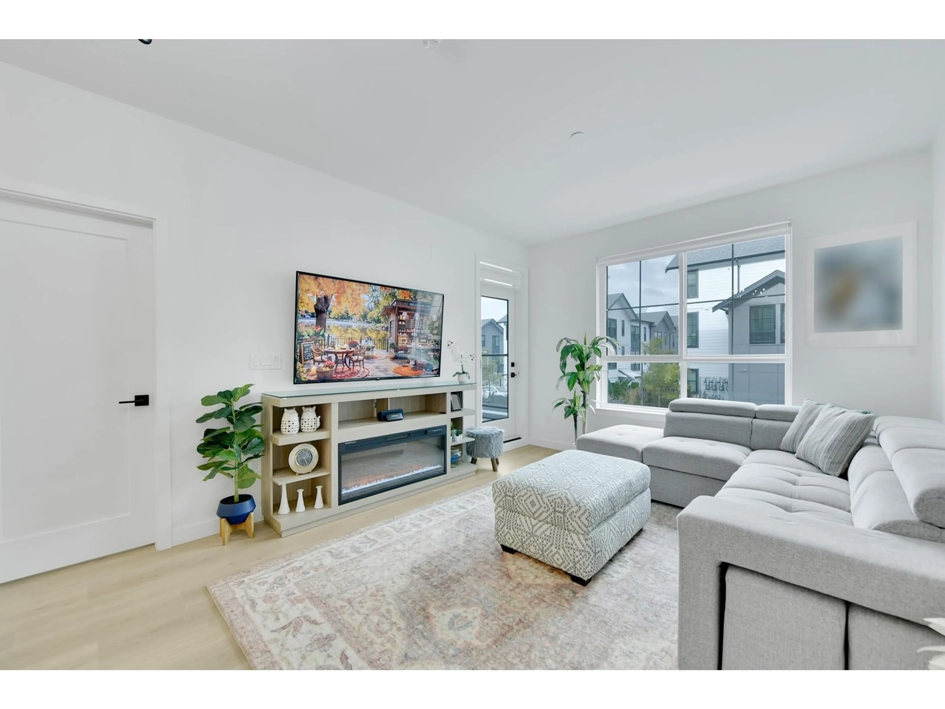 Living room, wood floors for #109 2425 166 STREET STREET, Surrey British Columbia V3S0B8