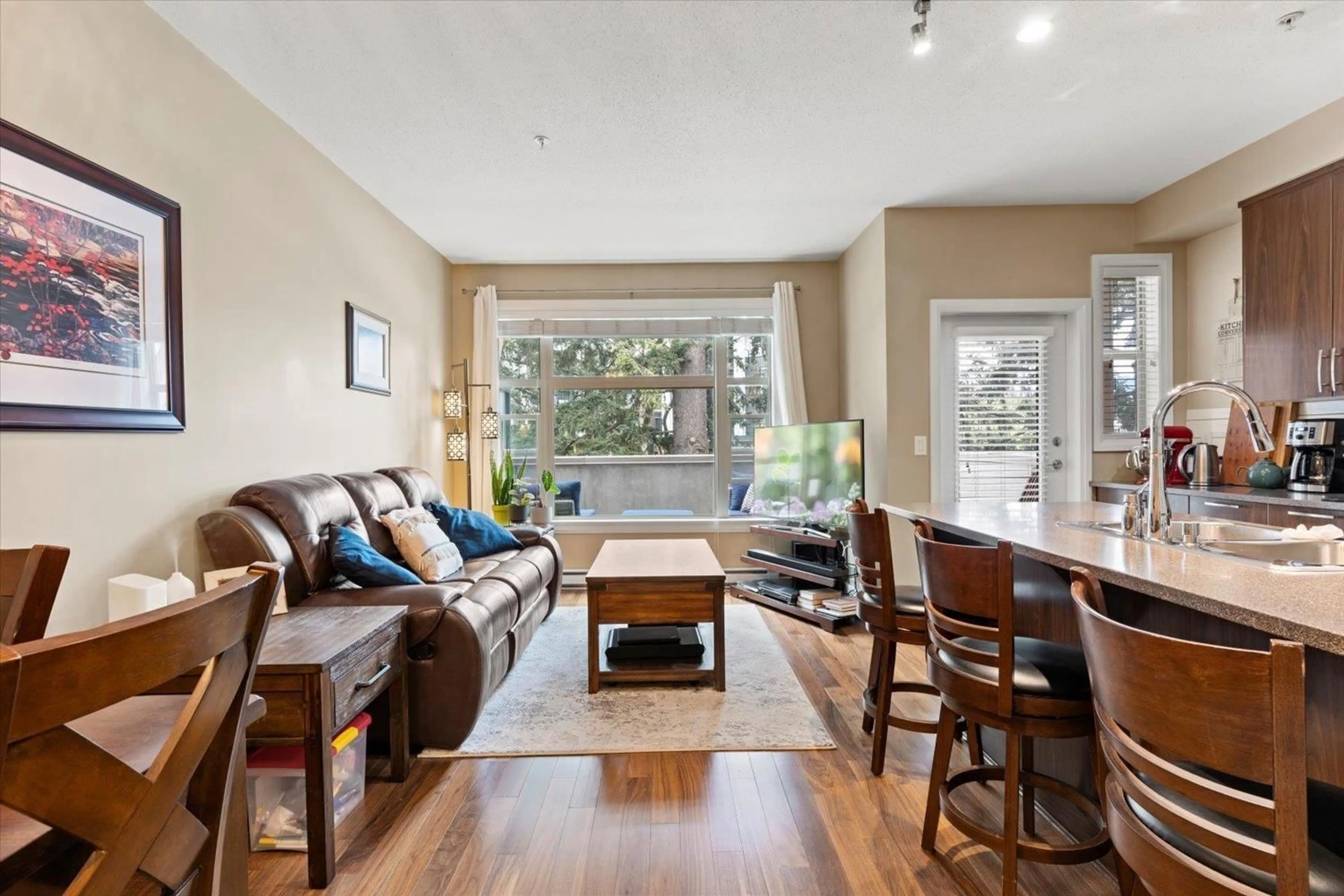 Living room, wood floors for 206 45530 MARKET WAY|Garrison Crossing, Chilliwack British Columbia V2R0M5