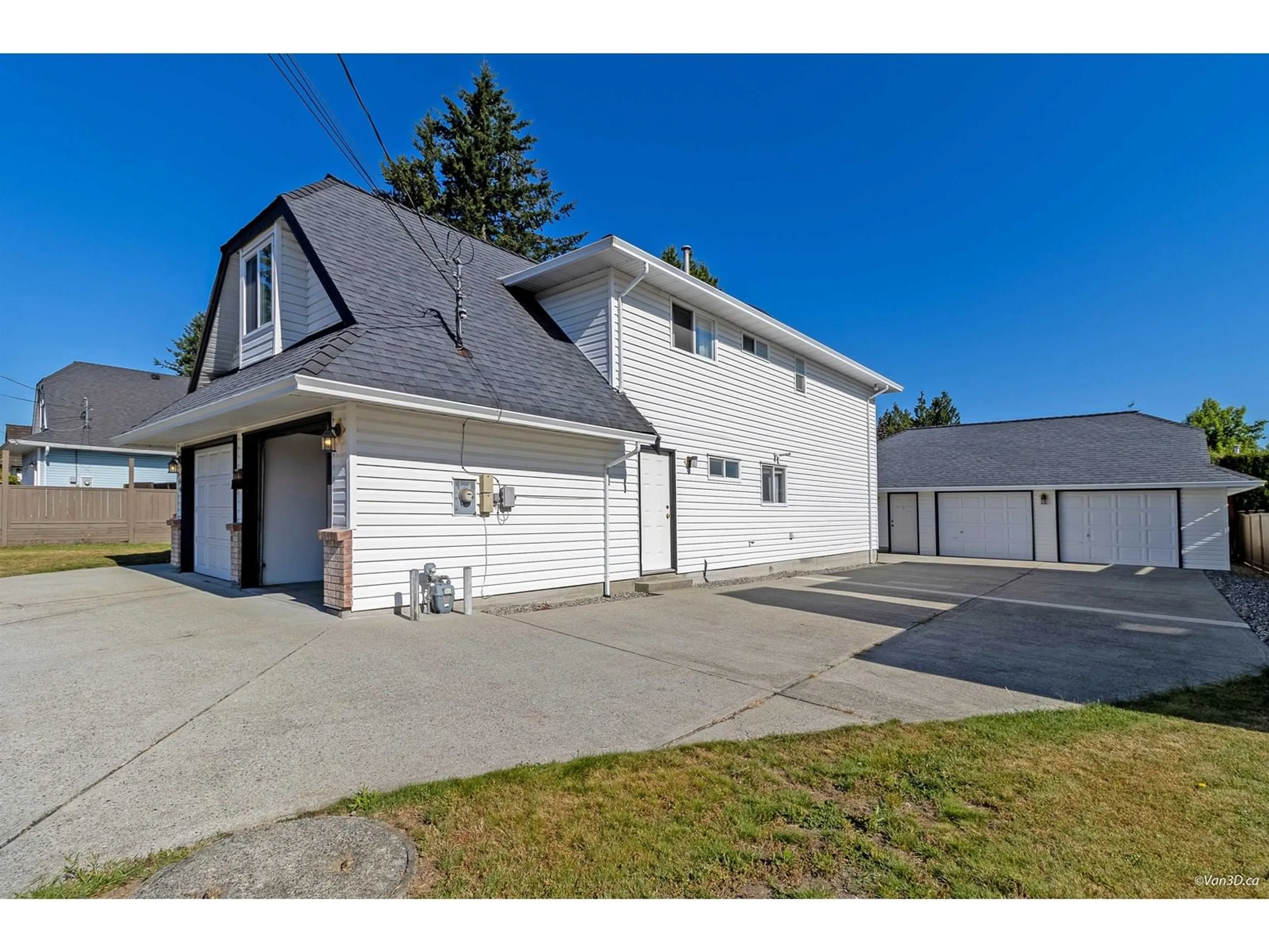 Indoor garage for 13425 60 AVENUE, Surrey British Columbia V3X2M4