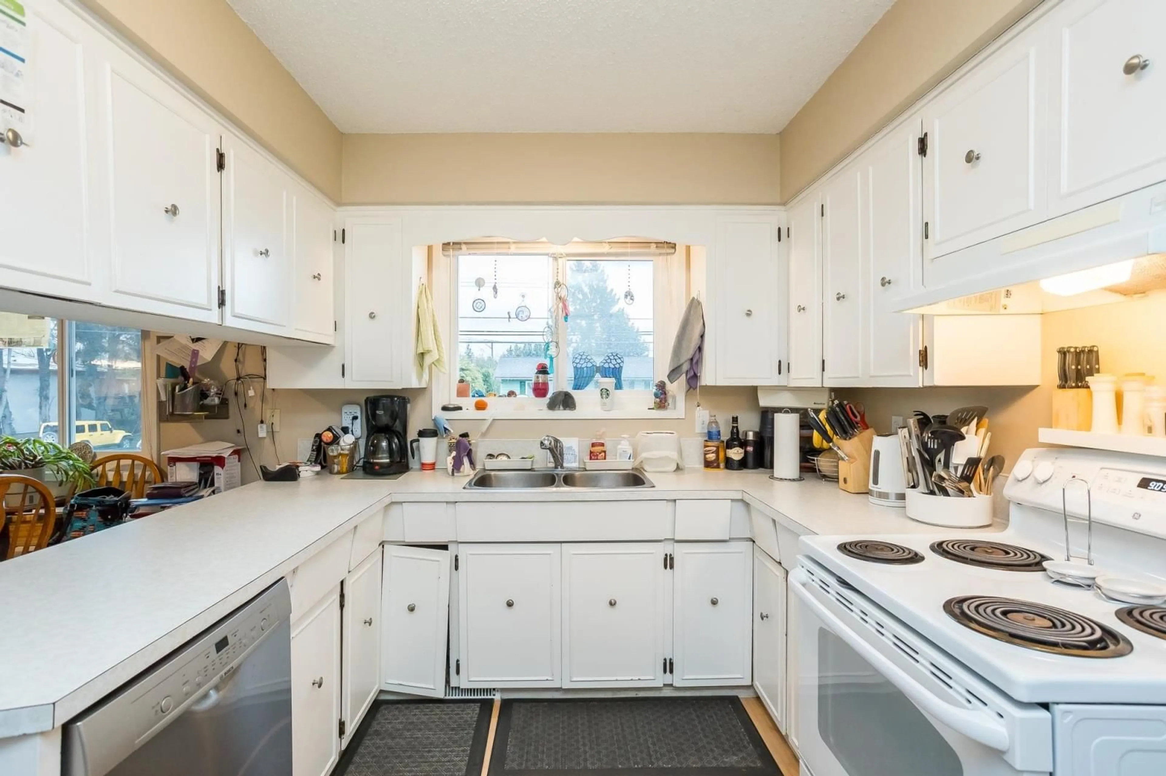 Standard kitchen, ceramic/tile floor for 8809 WALTERS STREET, Chilliwack British Columbia V2P6R3