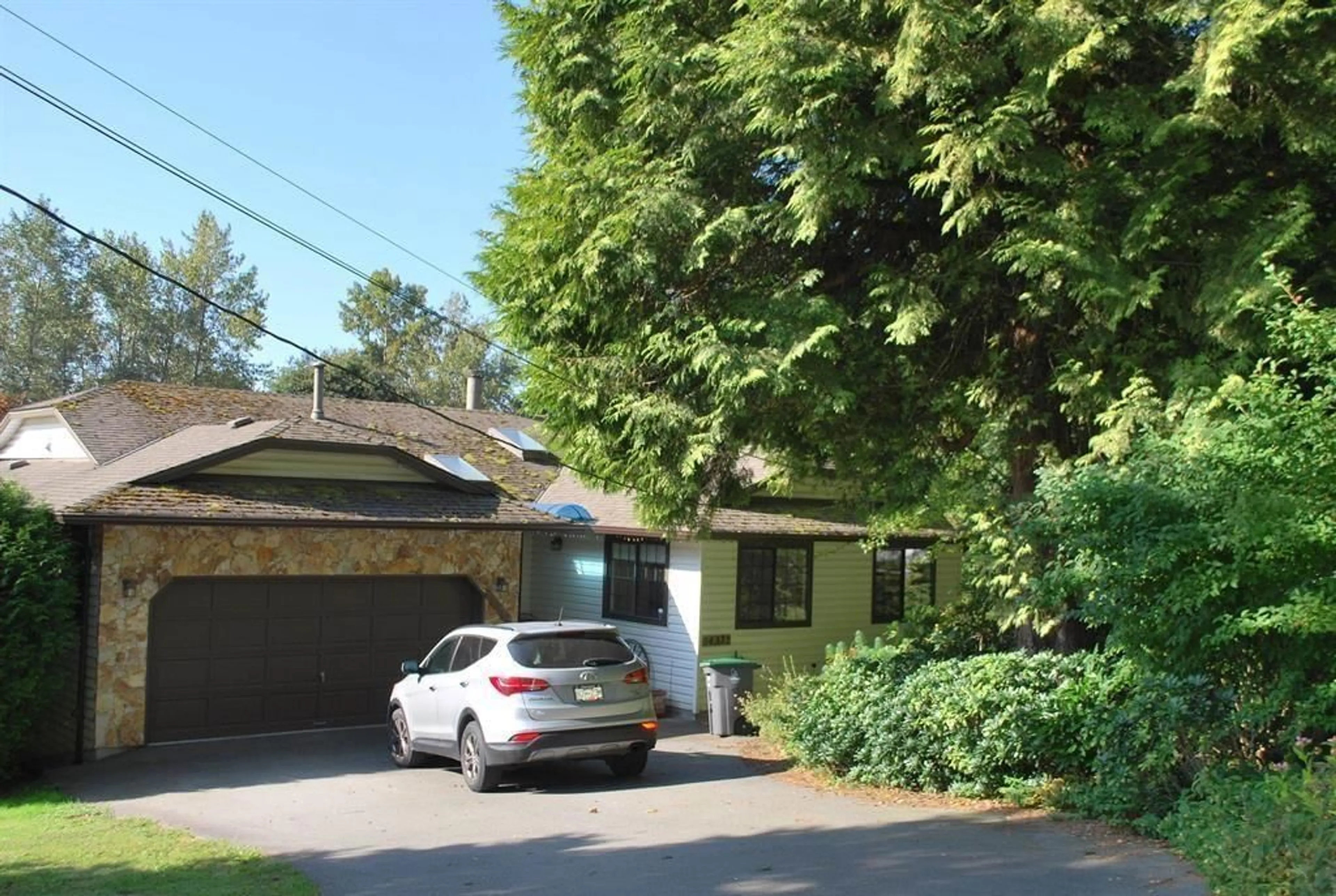A pic from outside/outdoor area/front of a property/back of a property/a pic from drone, street for 14372 RIDGE, Surrey British Columbia V3X1B6