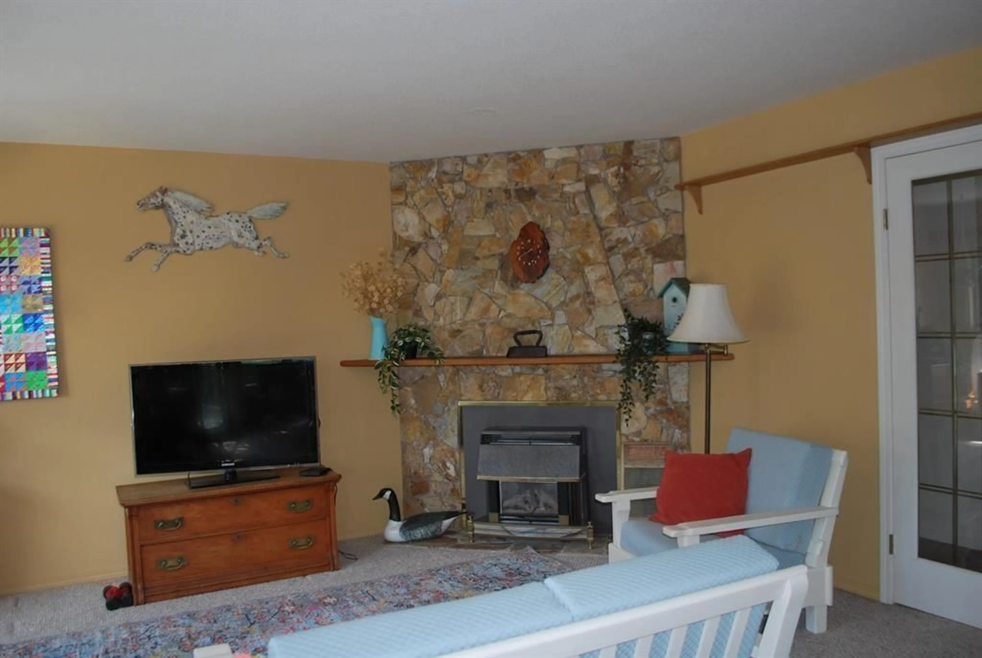 Living room with furniture, unknown for 14372 RIDGE, Surrey British Columbia V3X1B6