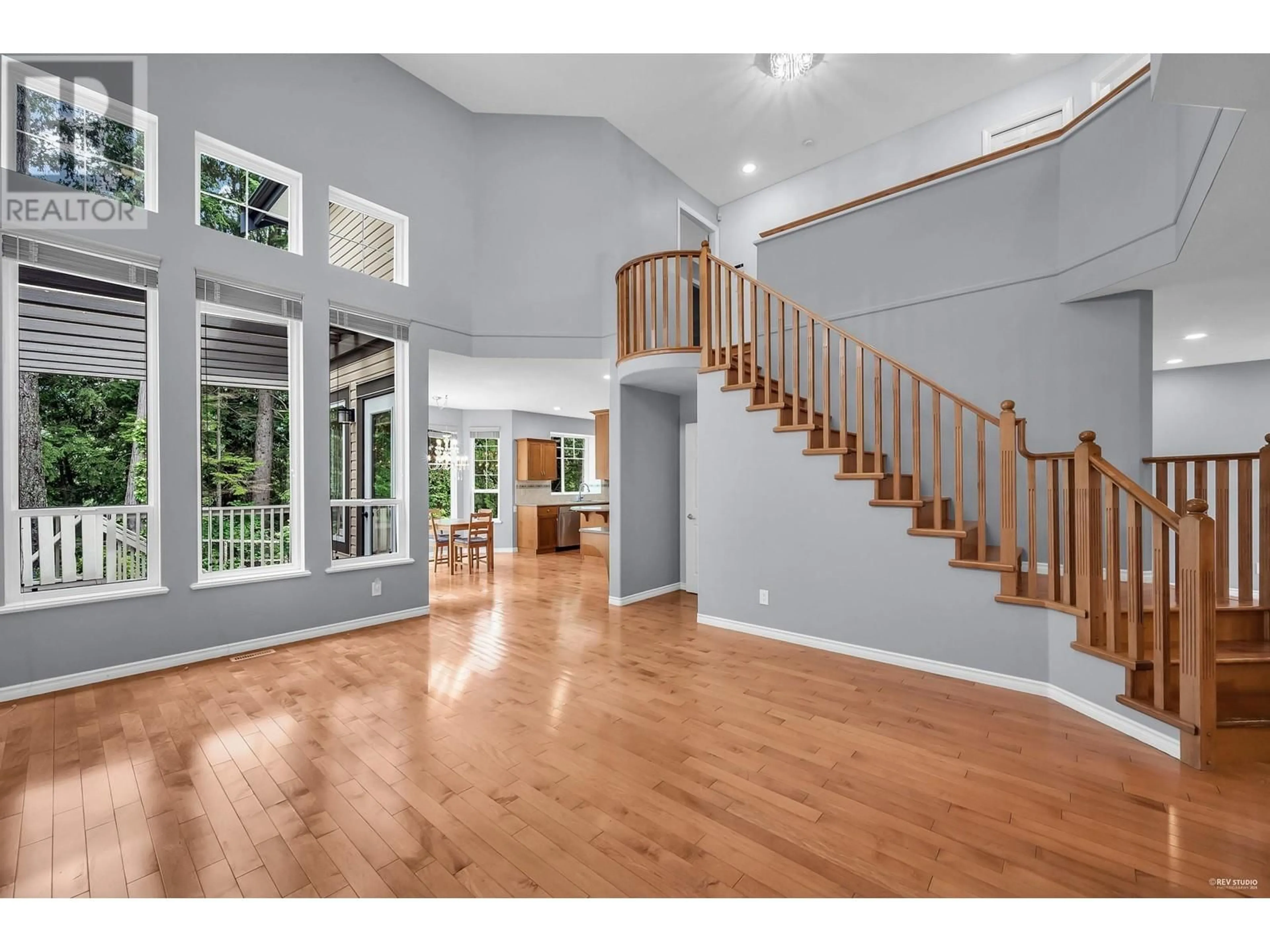 Indoor entryway, wood floors for 3269 CHARTWELL GREEN, Coquitlam British Columbia V3E3M9