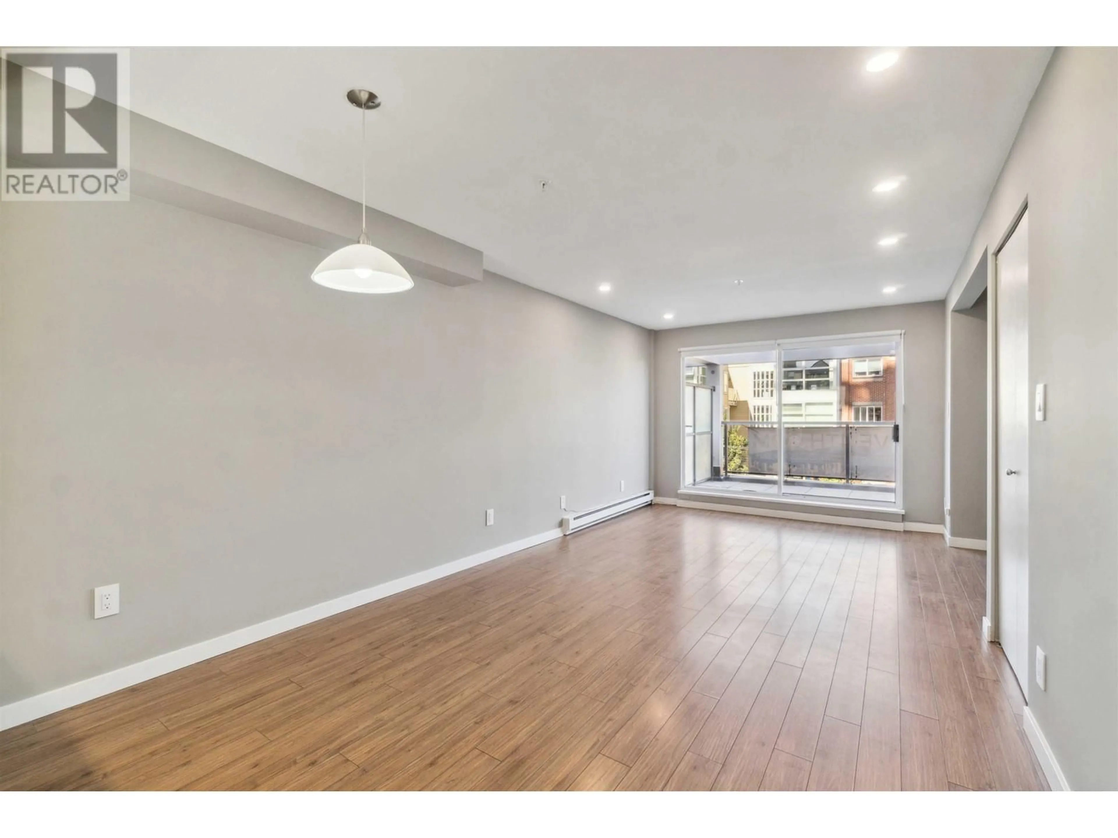 Other indoor space, wood floors for 3 2880 W 4TH AVENUE, Vancouver British Columbia V6K1R2