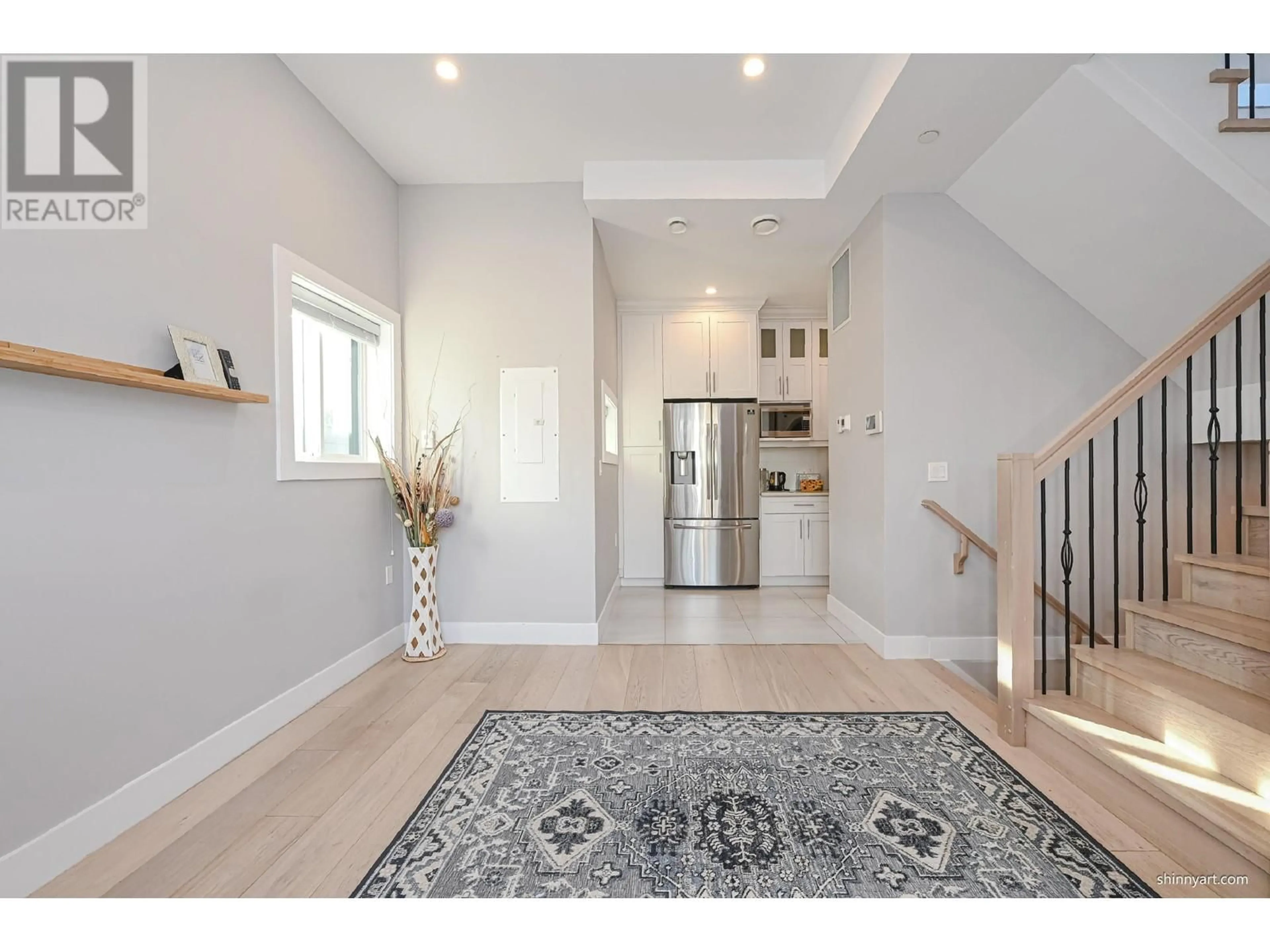 Indoor entryway, wood floors for 3360 PARKER STREET, Vancouver British Columbia V5K2V9