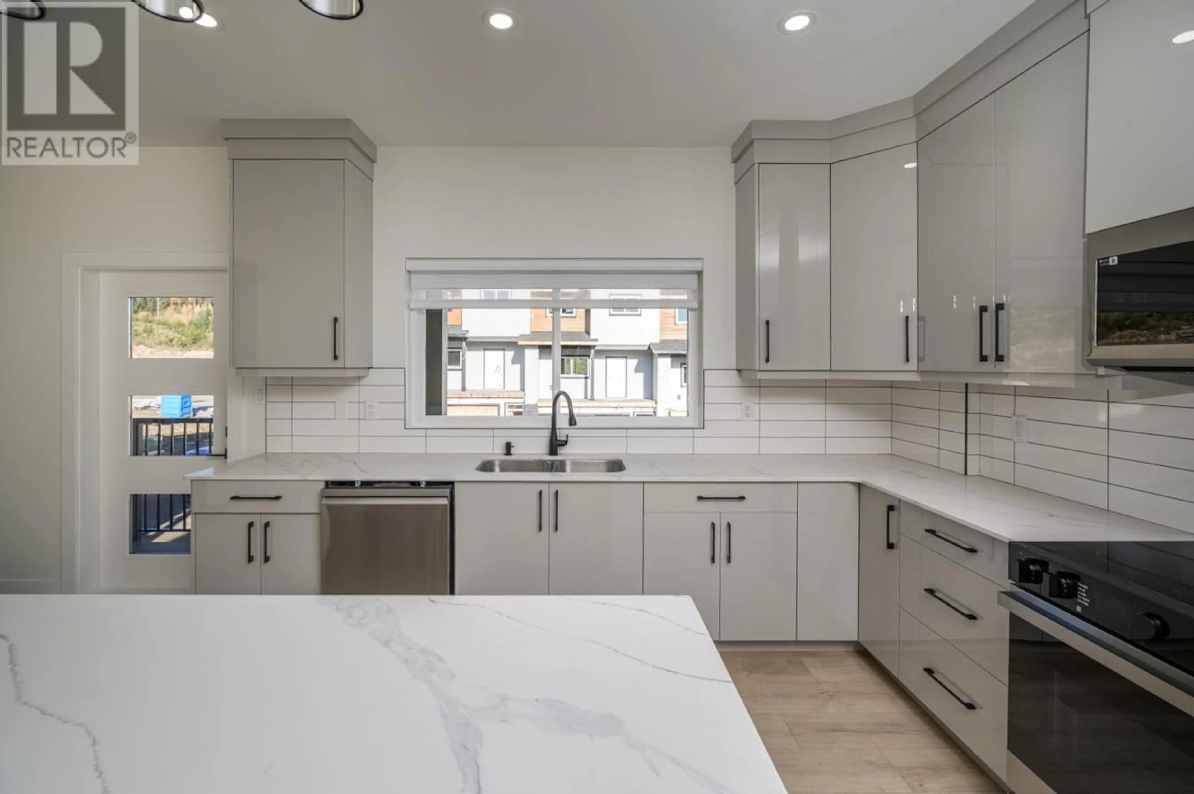 Contemporary kitchen, ceramic/tile floor for 1401 - 2395 ROWE STREET, Prince George British Columbia V2N0J3