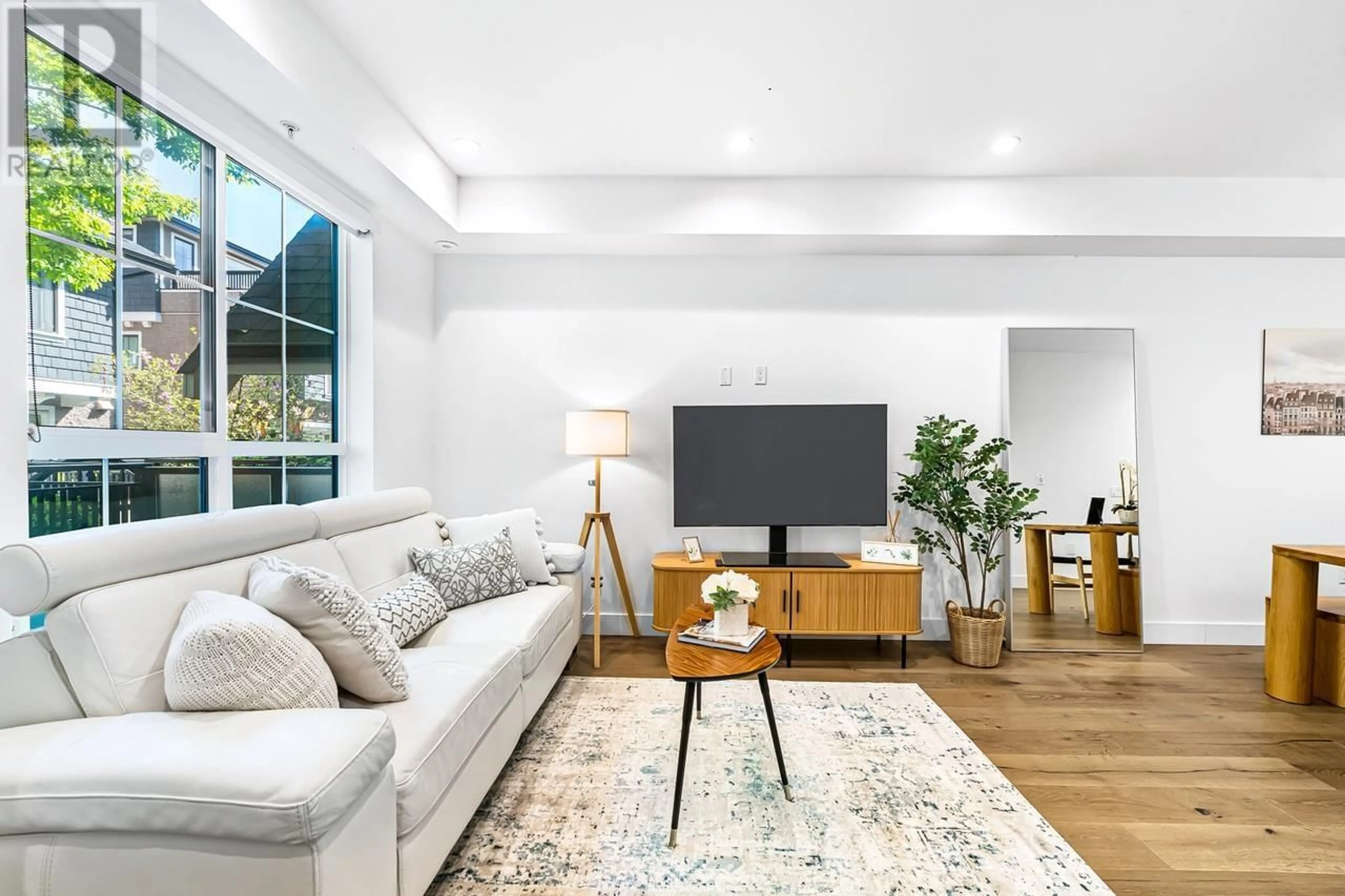 Living room, wood floors for 8117 SHAUGHNESSY STREET, Vancouver British Columbia V6P3X9