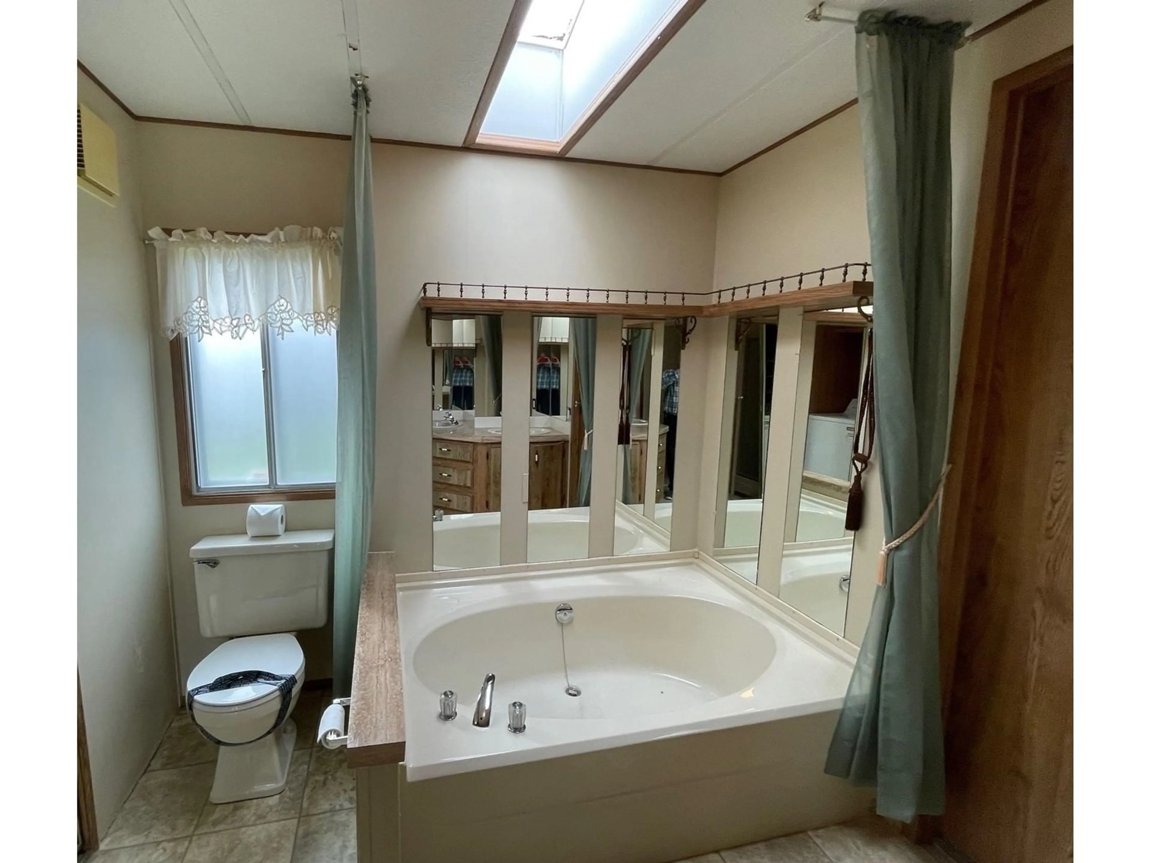 Bathroom, ceramic floors for 88 2315 198 STREET, Langley British Columbia V2Z1Z1