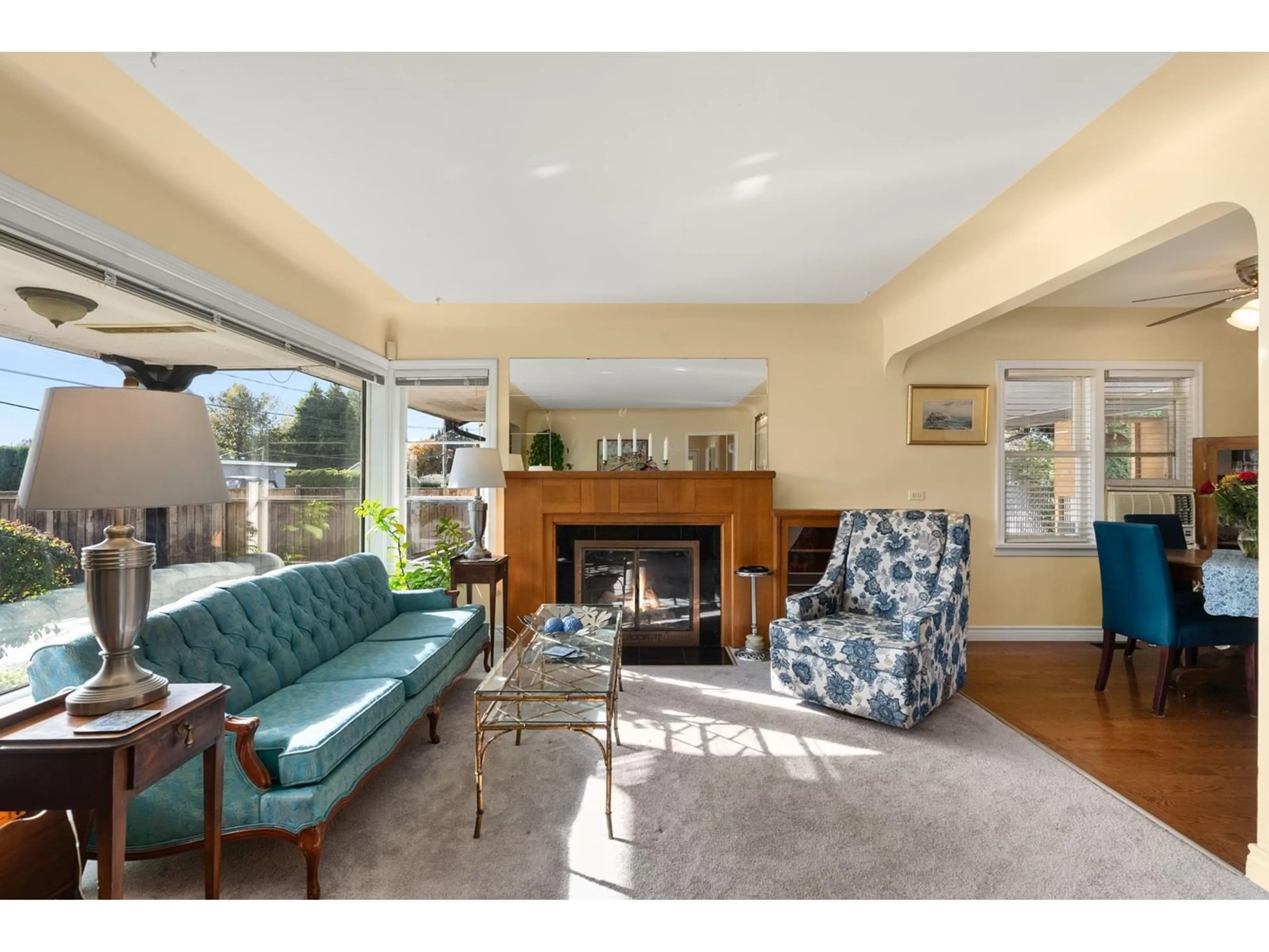 Living room, wood floors for 33919 MAYFAIR AVENUE, Abbotsford British Columbia V2S1P7