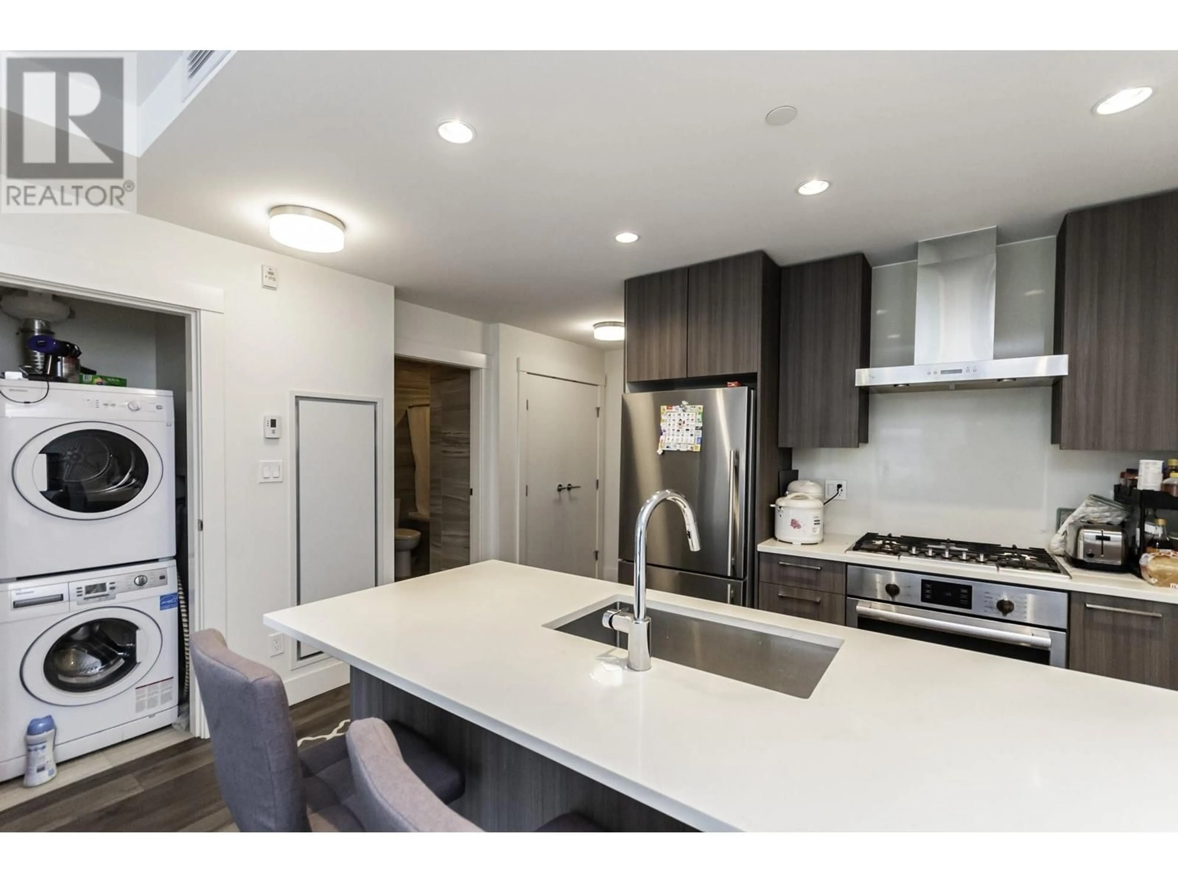 Open concept kitchen for 312 10780 NO. 5 ROAD, Richmond British Columbia V6W0B8