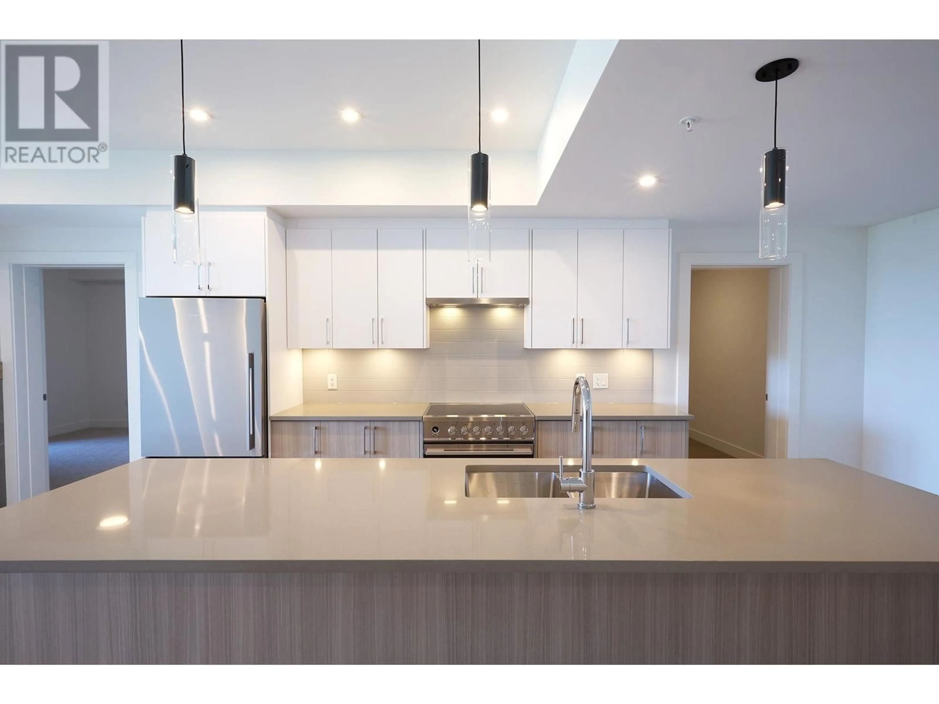 Contemporary kitchen, unknown for 103 - 3405 MAMQUAM ROAD, Squamish British Columbia V8B1E4