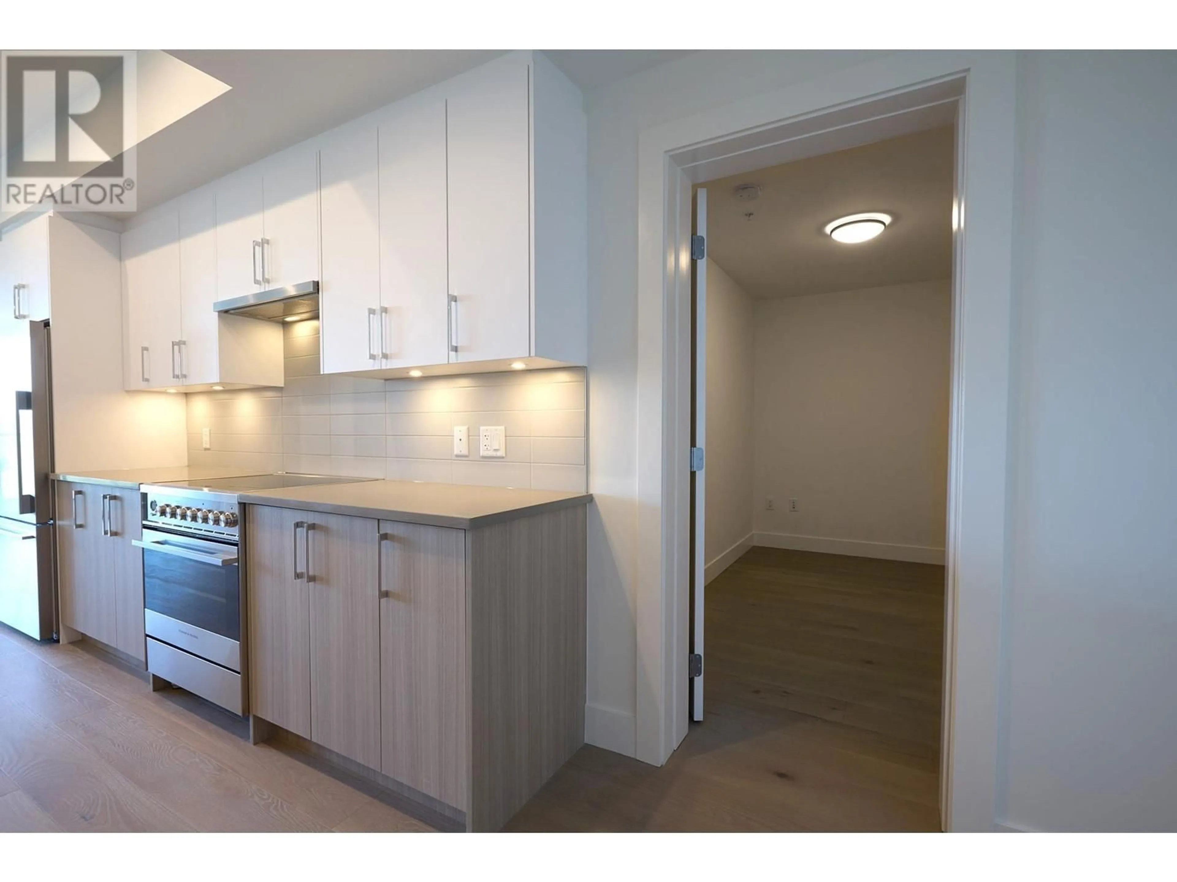 Standard kitchen, unknown for 103 - 3405 MAMQUAM ROAD, Squamish British Columbia V8B1E4