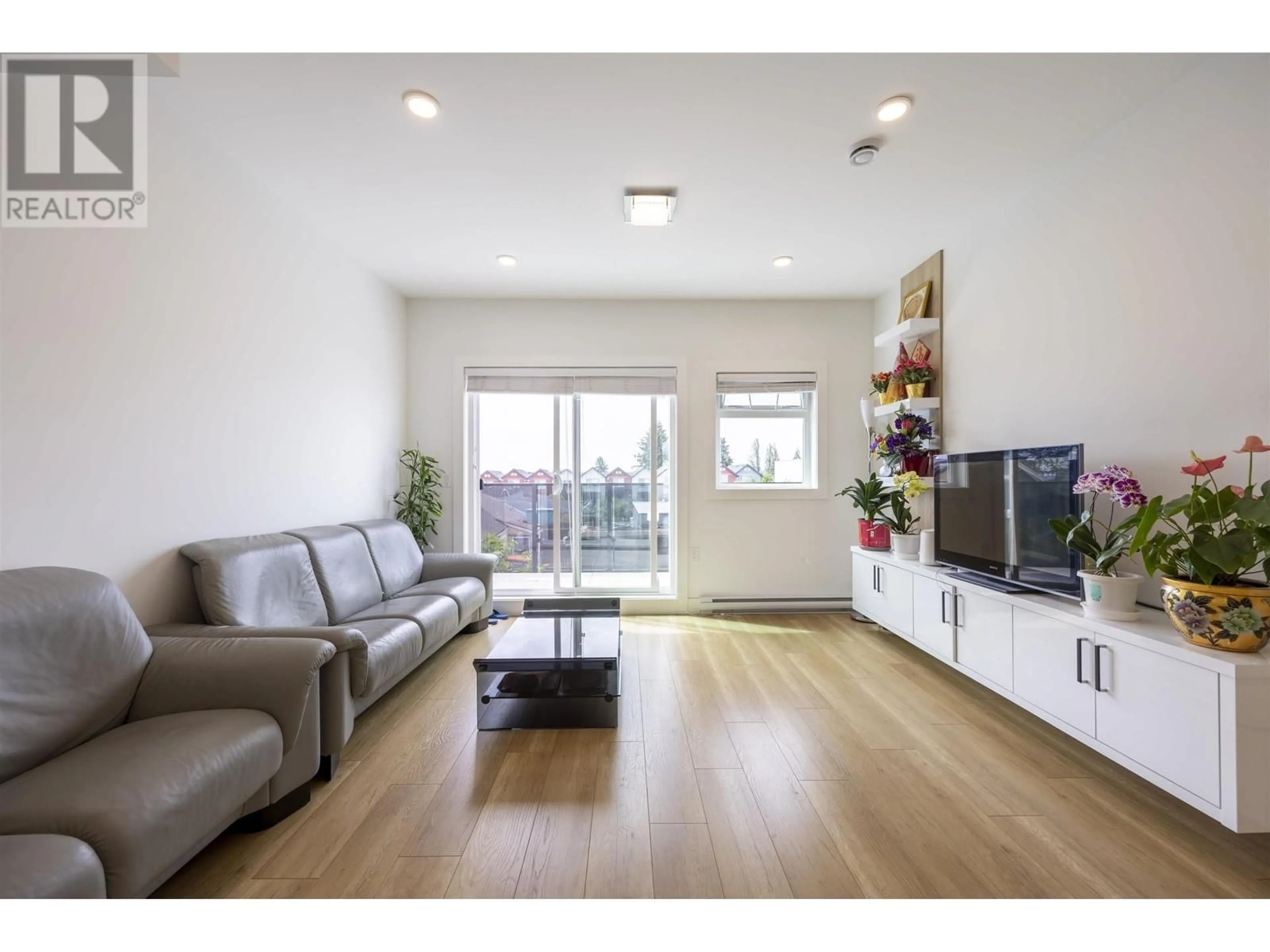 Living room, wood floors for 13 6288 BERESFORD STREET, Burnaby British Columbia V5J1K2