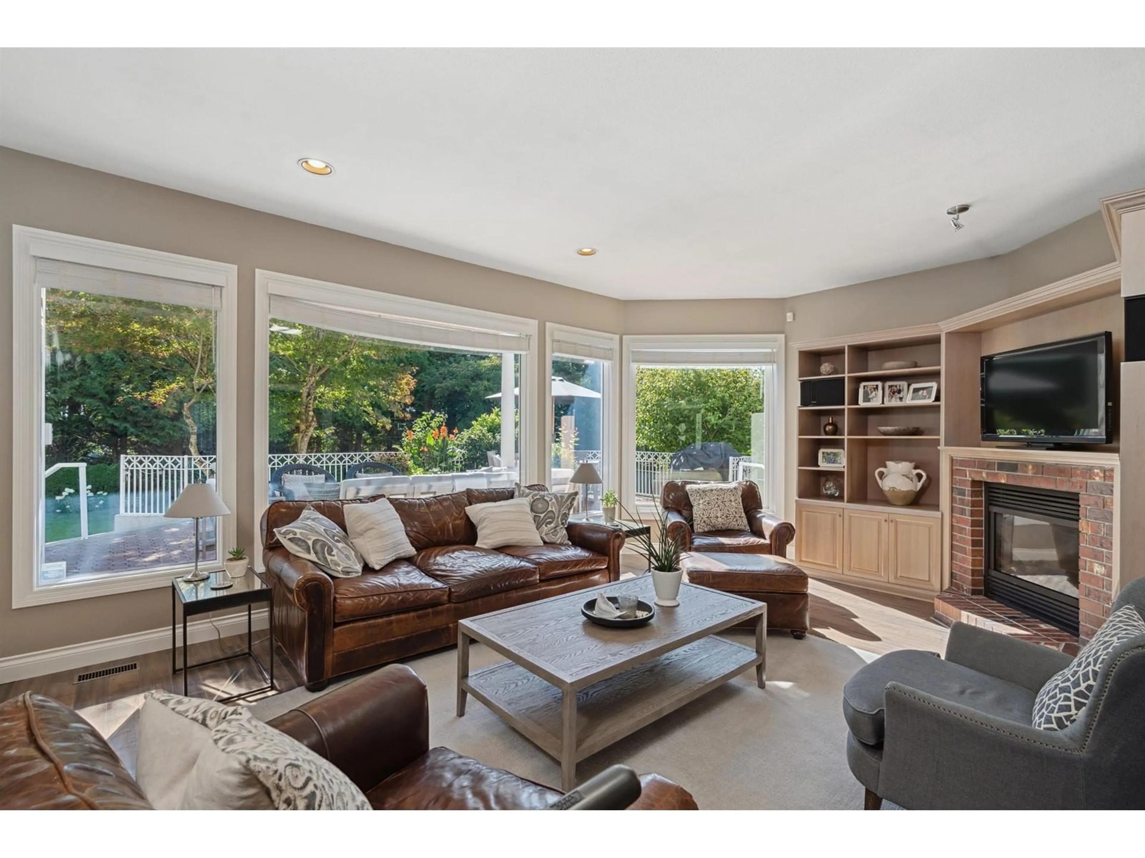 Living room, wood floors for 31471 PONDEROSA PLACE, Abbotsford British Columbia V2T5G3