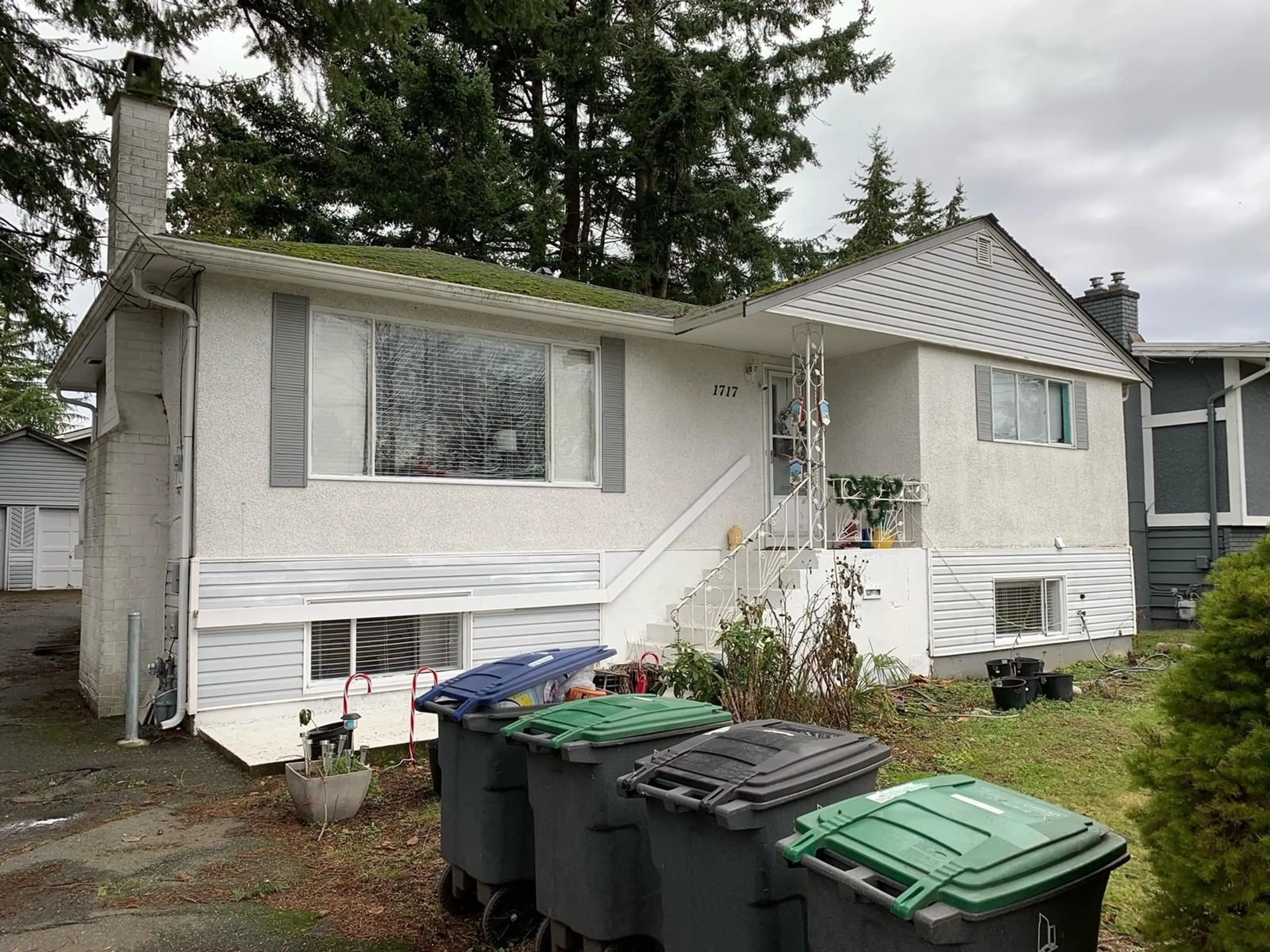 Frontside or backside of a home, the front or back of building for 1717 157 STREET, Surrey British Columbia V4N4W3