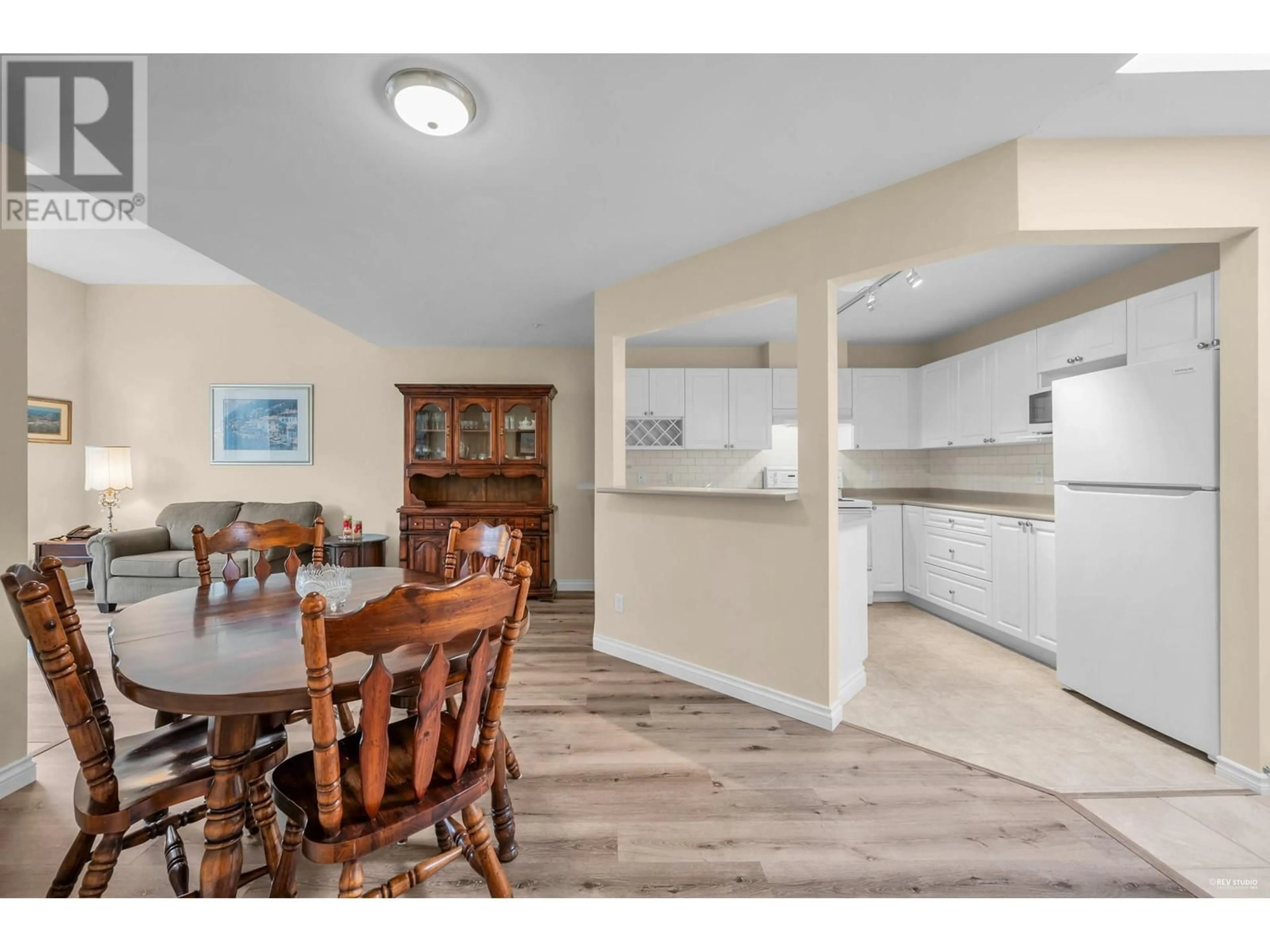 Open concept kitchen for 425 2980 PRINCESS CRESCENT, Coquitlam British Columbia V3B7R4