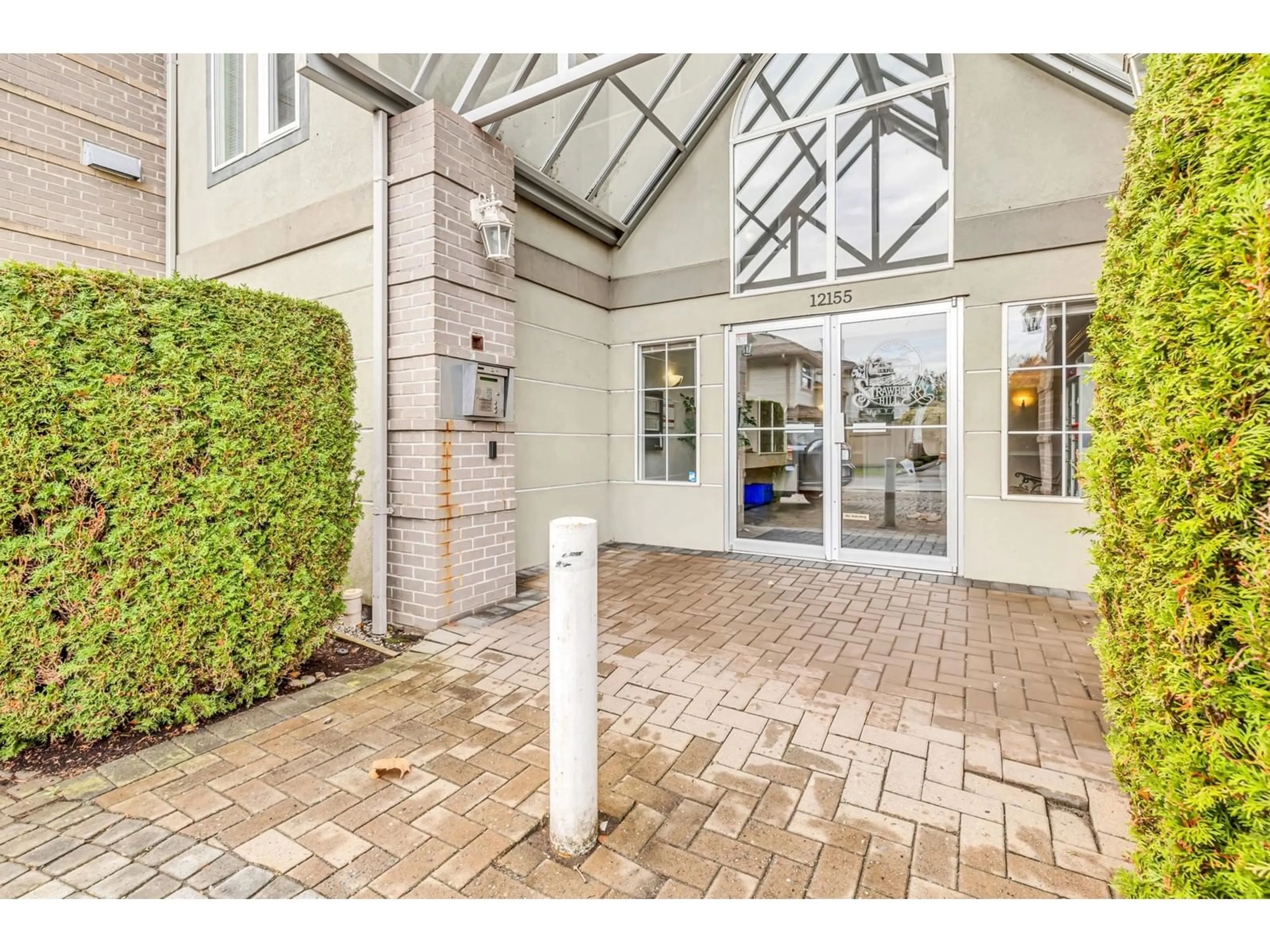 Indoor foyer for 203 - 12155 75A, Surrey British Columbia V3W1B9