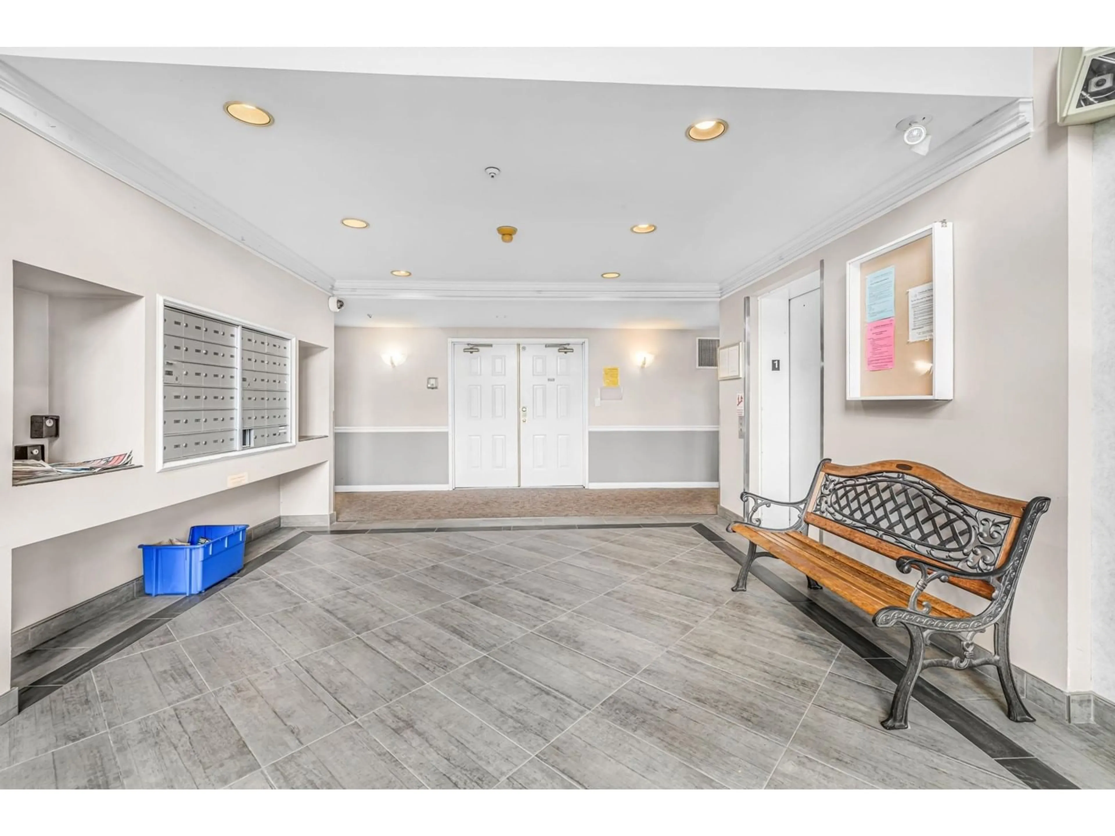 Indoor lobby, wood floors for 203 12155 75A AVENUE, Surrey British Columbia V3W1B9