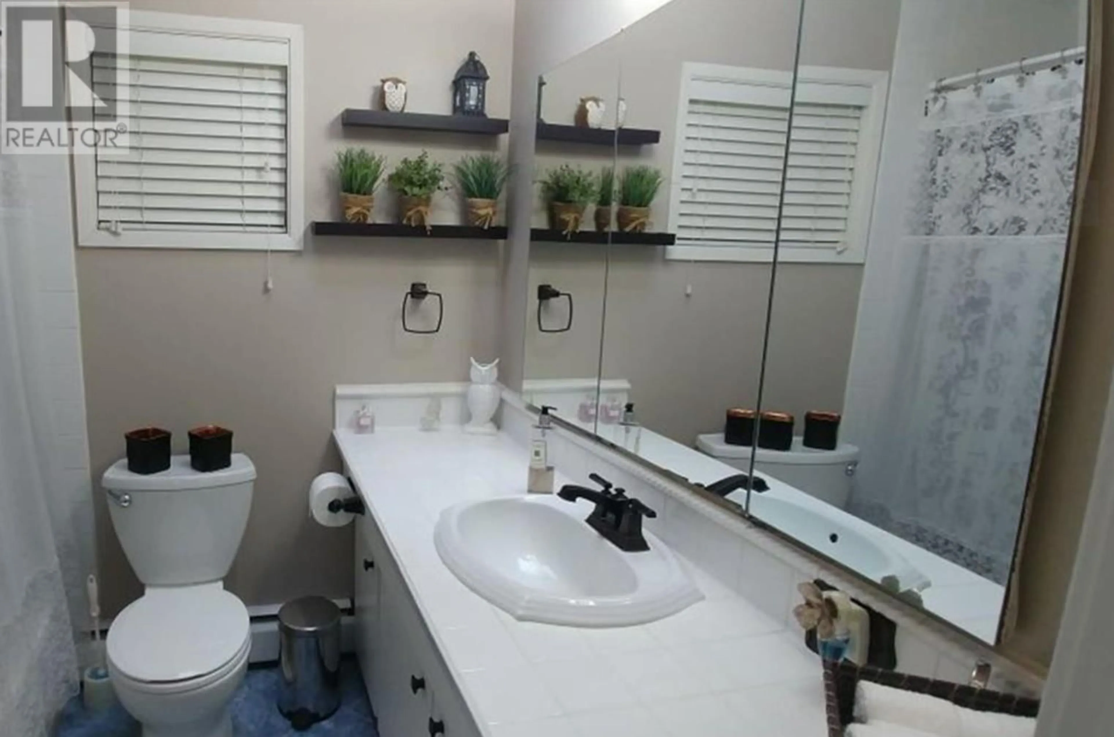 Standard bathroom, ceramic/tile floor for 25855 112 AVENUE, Maple Ridge British Columbia V2W1H1