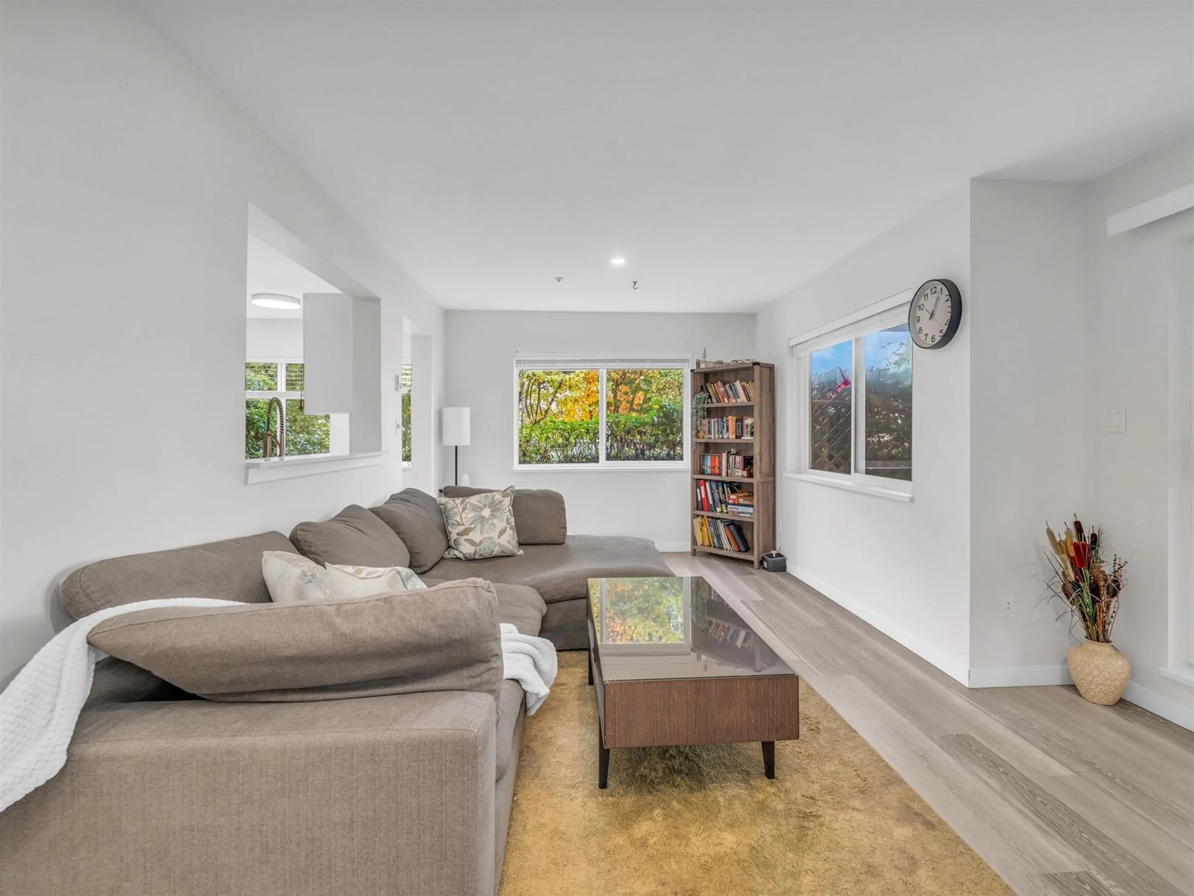 Living room, wood floors for 101 15140 29A AVENUE, Surrey British Columbia V4P3B1