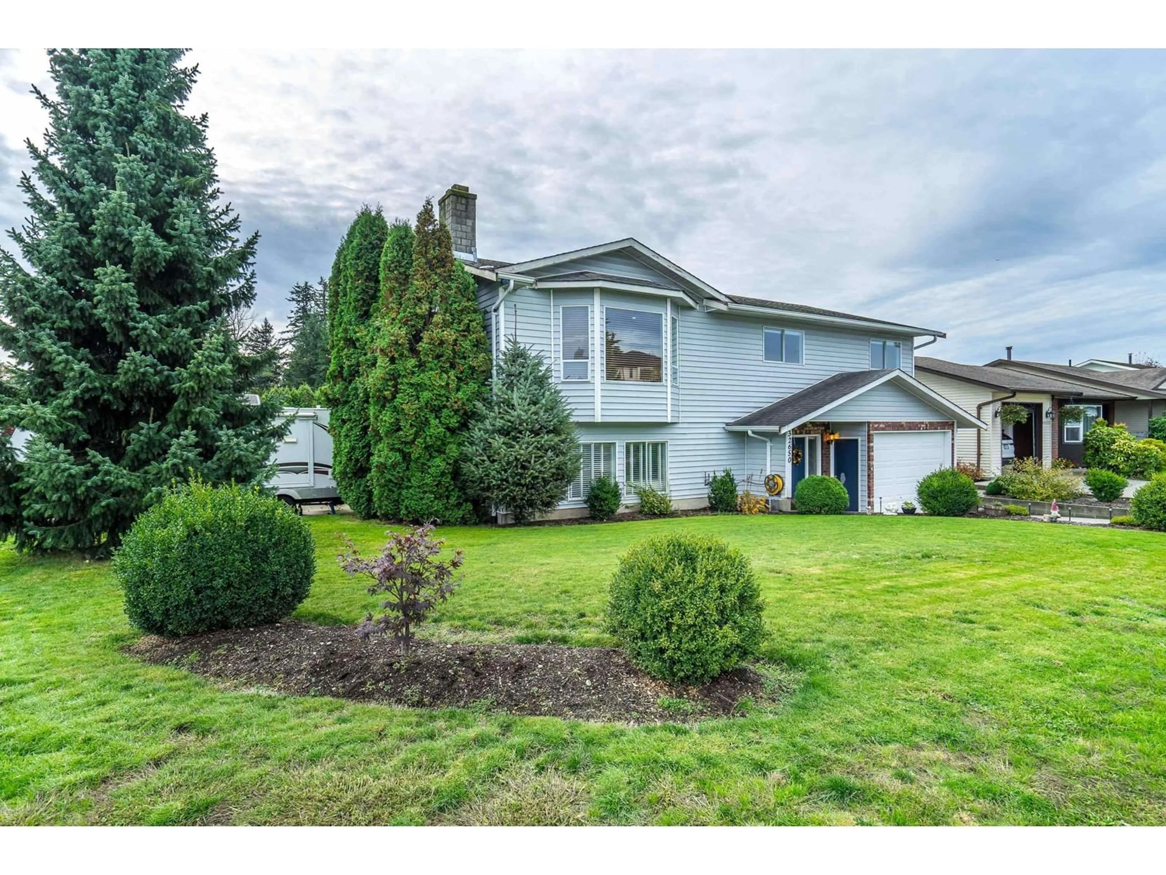 Frontside or backside of a home, the fenced backyard for 32650 CHEHALIS DRIVE, Abbotsford British Columbia V2T4Y7