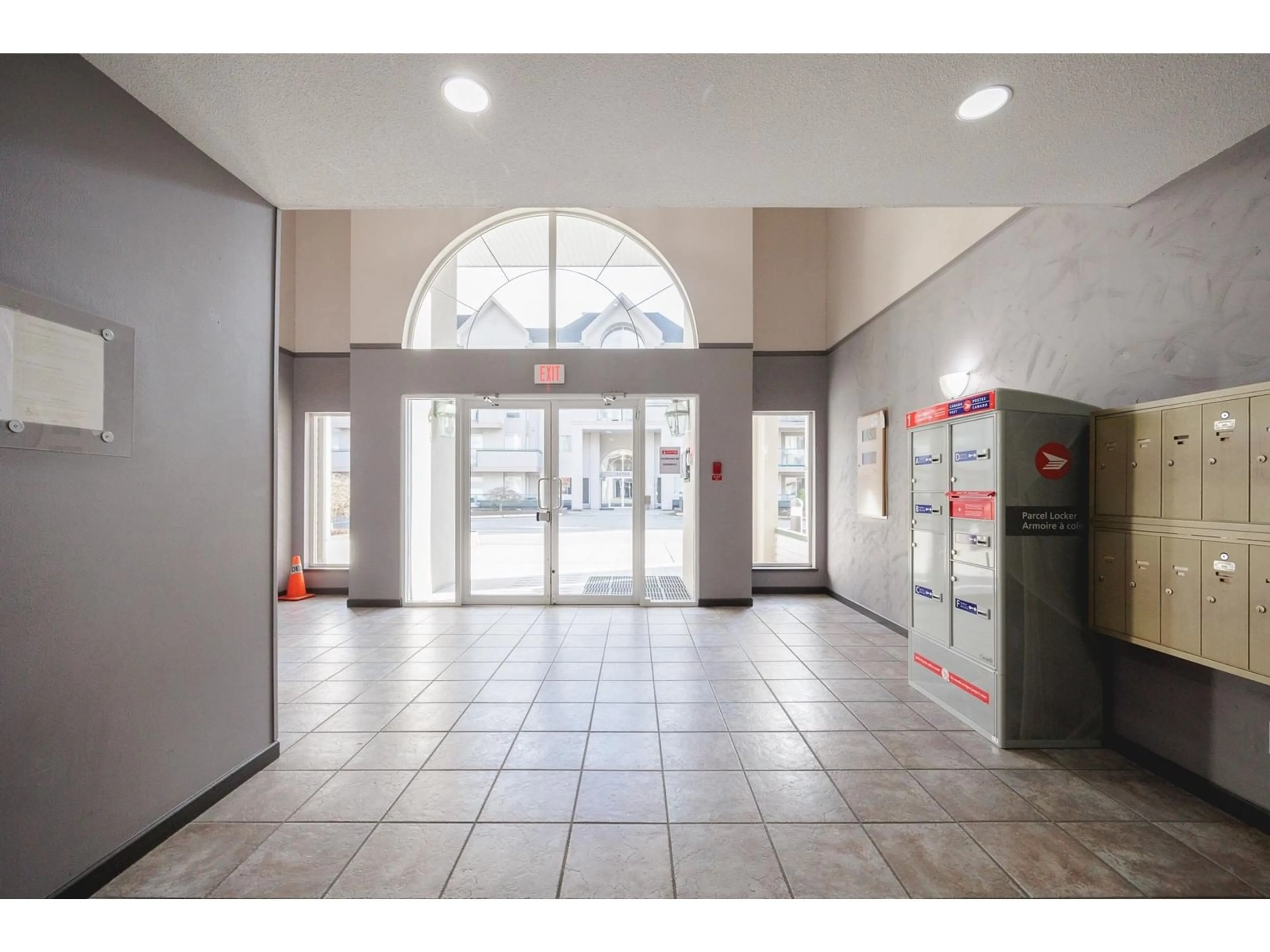 Indoor foyer, unknown floor for 115 33738 KING ROAD, Abbotsford British Columbia V2S8J5