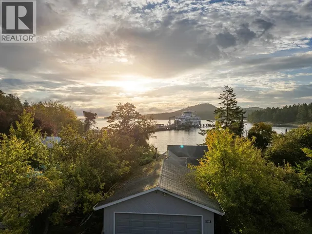 105 MADRONA ROAD, Galiano Island