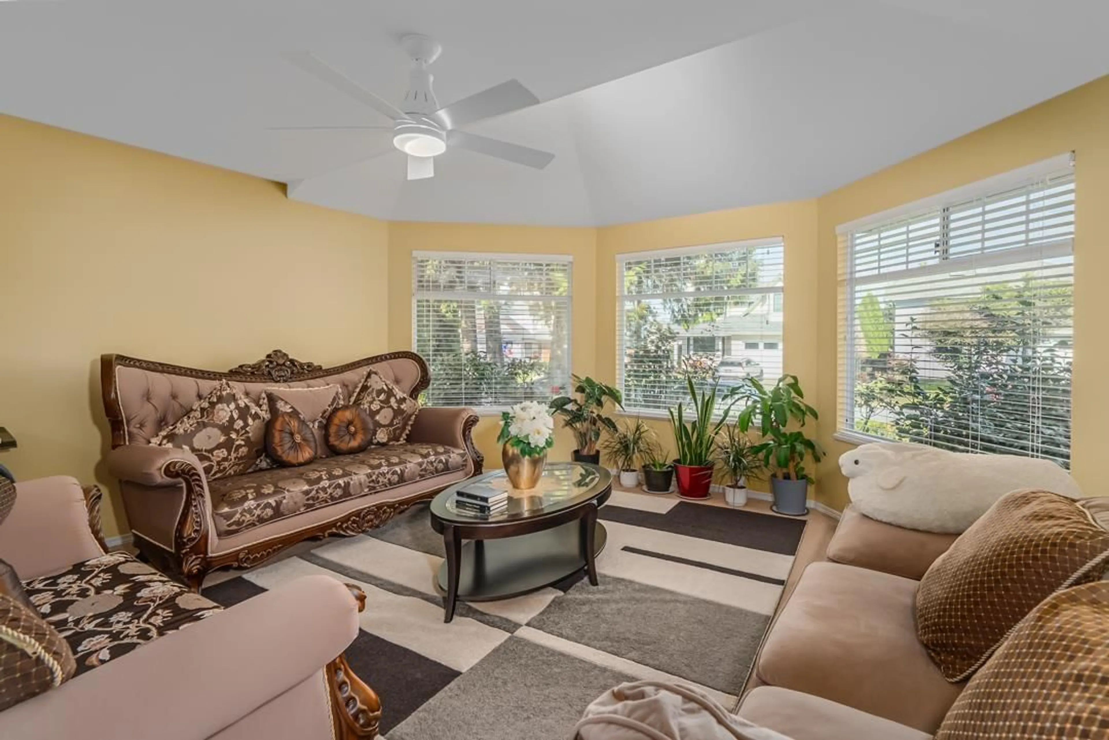 Living room, wood floors for 32334 SLOCAN DRIVE, Abbotsford British Columbia V2T5C9