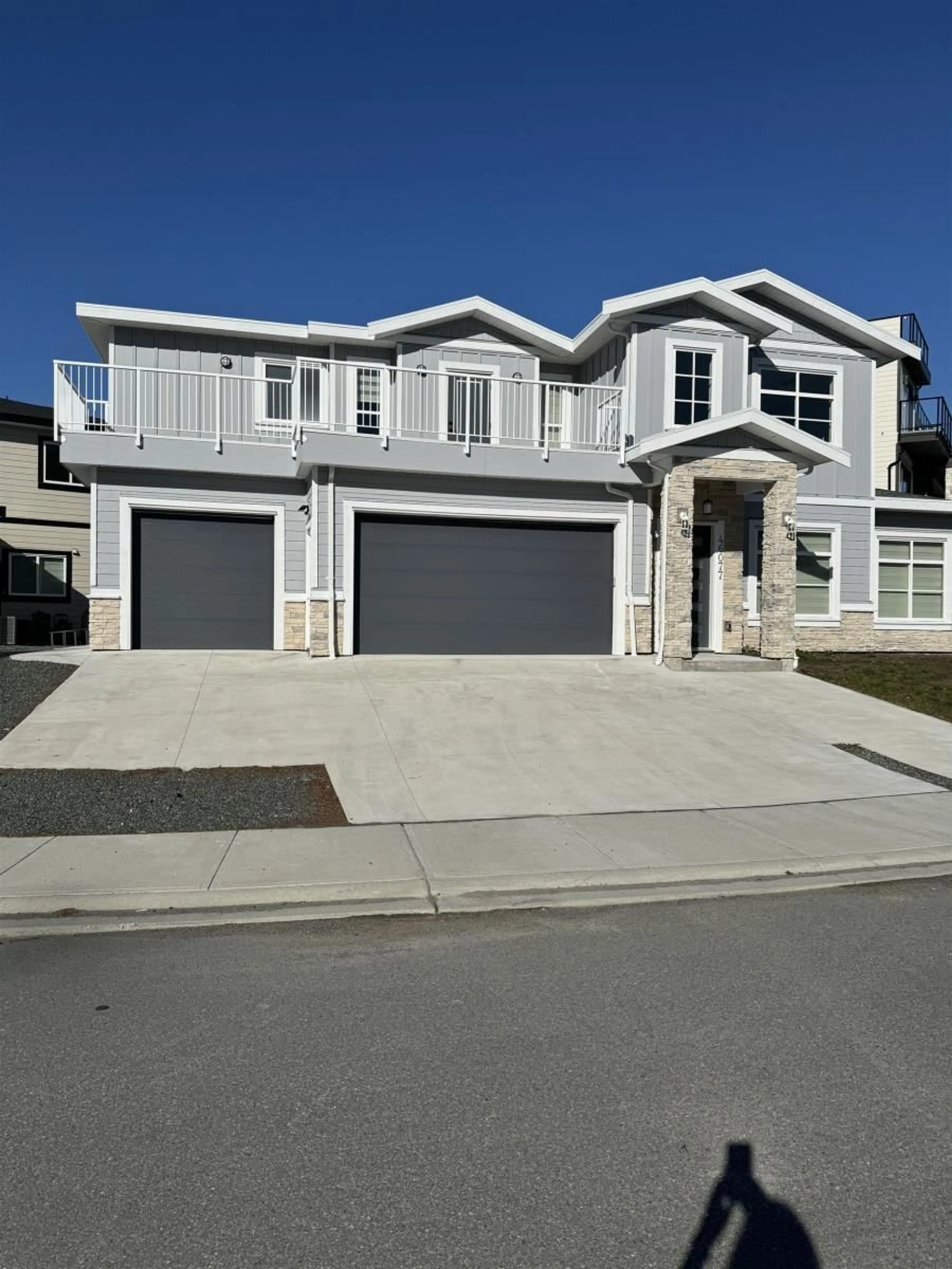 Frontside or backside of a home, the street view for 46077 CRESTVIEW DRIVE, Chilliwack British Columbia V2R6G4