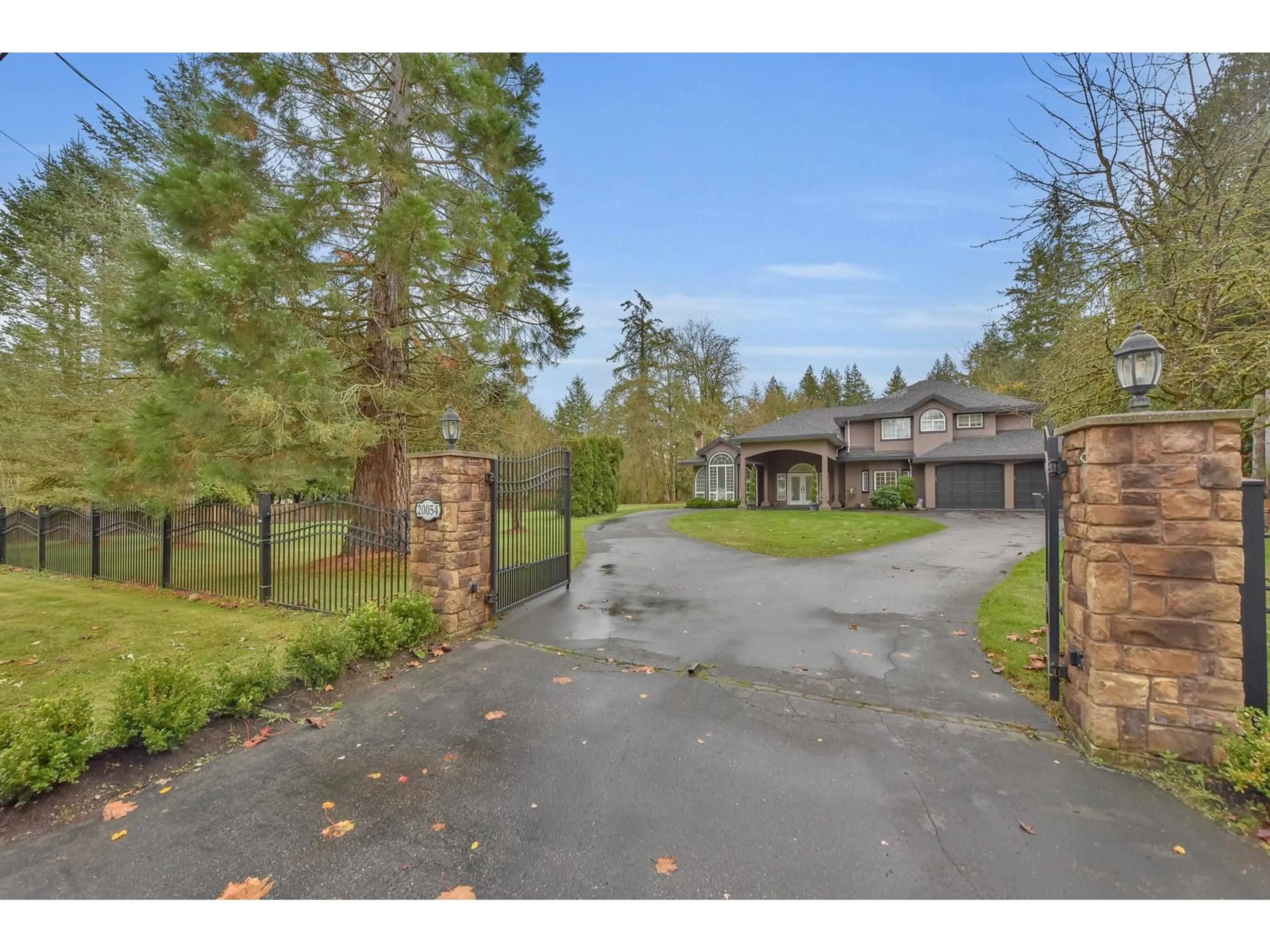 A pic from exterior of the house or condo, the fenced backyard for 20054 FERNRIDGE CRESCENT, Langley British Columbia V3A4P4