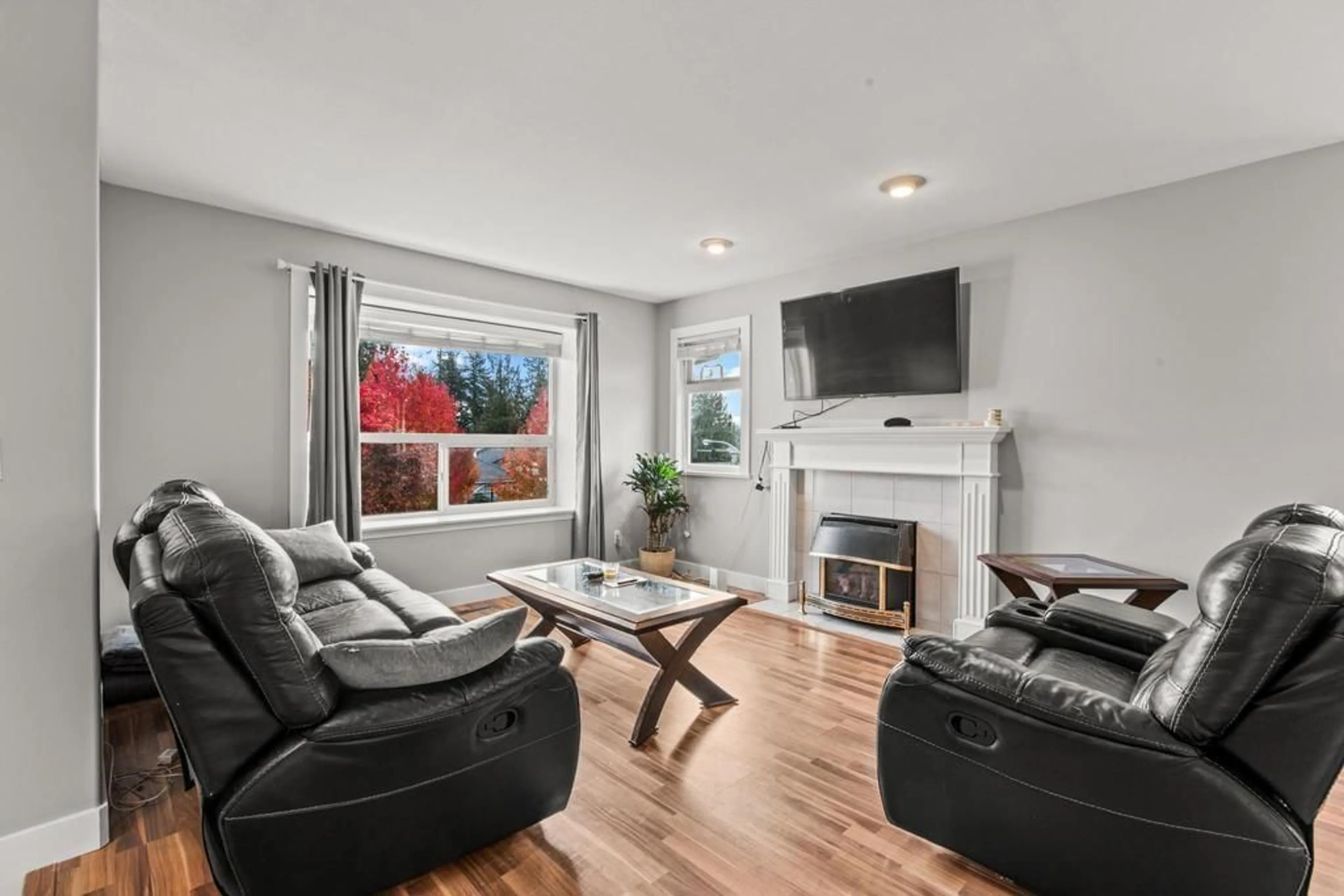 Living room, wood floors for 8273 BOWYER DRIVE, Mission British Columbia V2V6V9