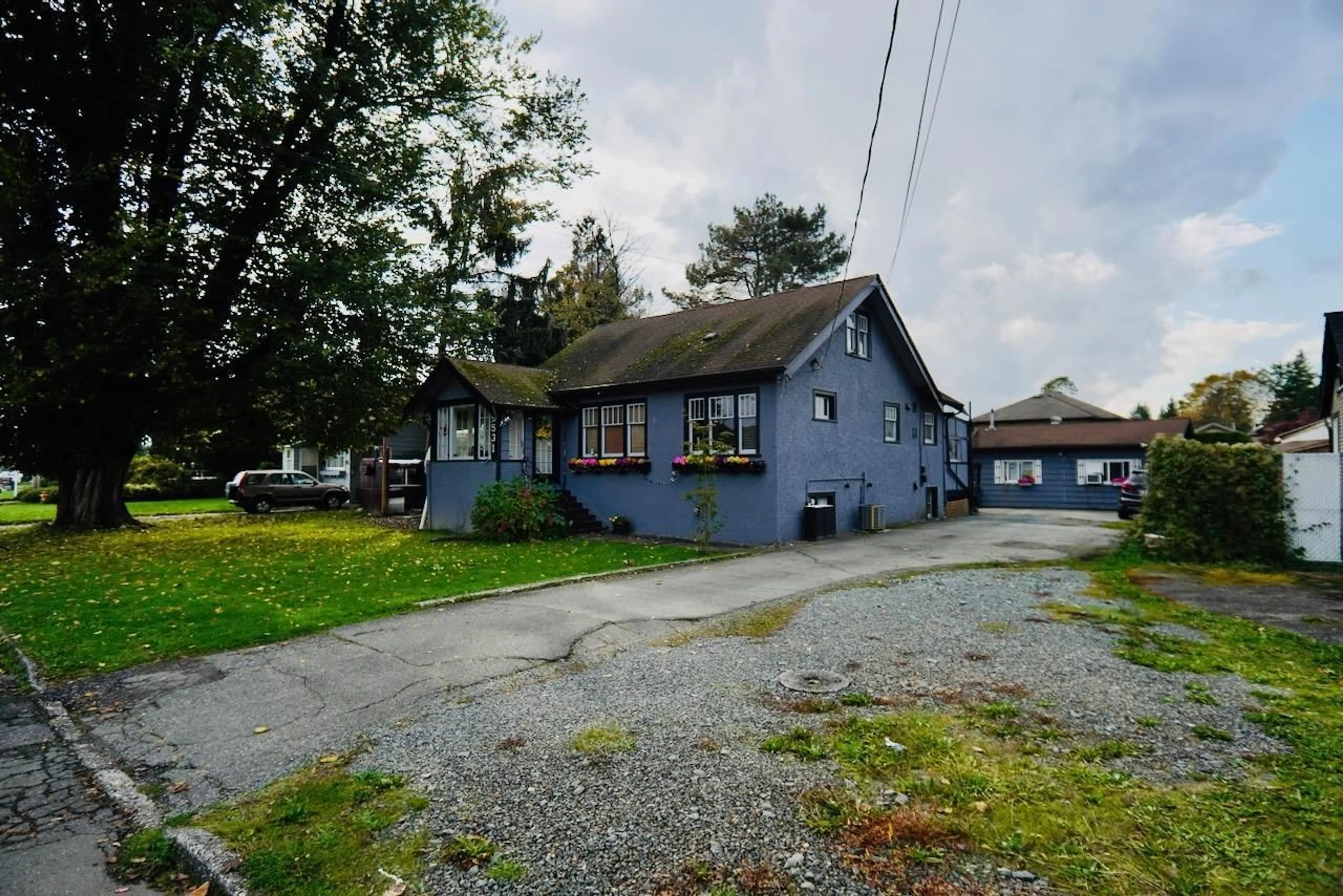 A pic from outside/outdoor area/front of a property/back of a property/a pic from drone, street for 9531 WOODBINE STREET, Chilliwack British Columbia V2P5S5