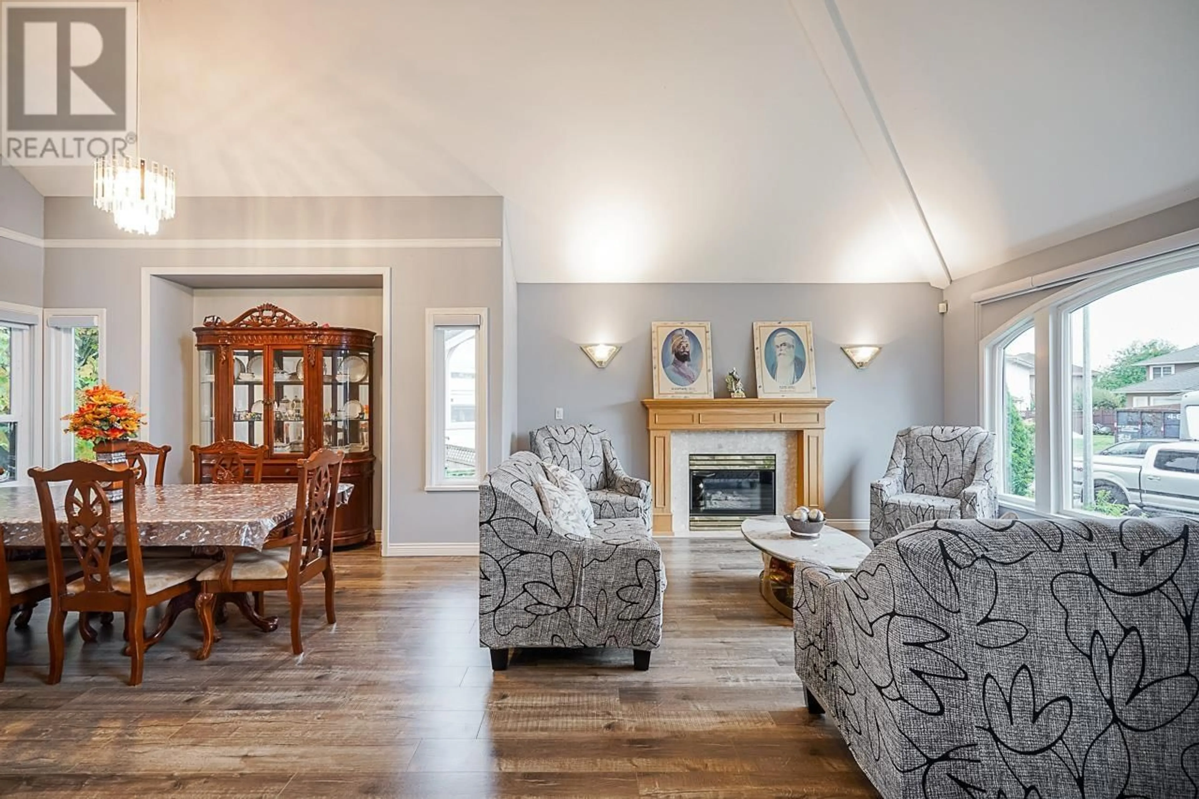 Living room with furniture, wood/laminate floor for 5560 MCCOLL CRESCENT, Richmond British Columbia V6V2L6