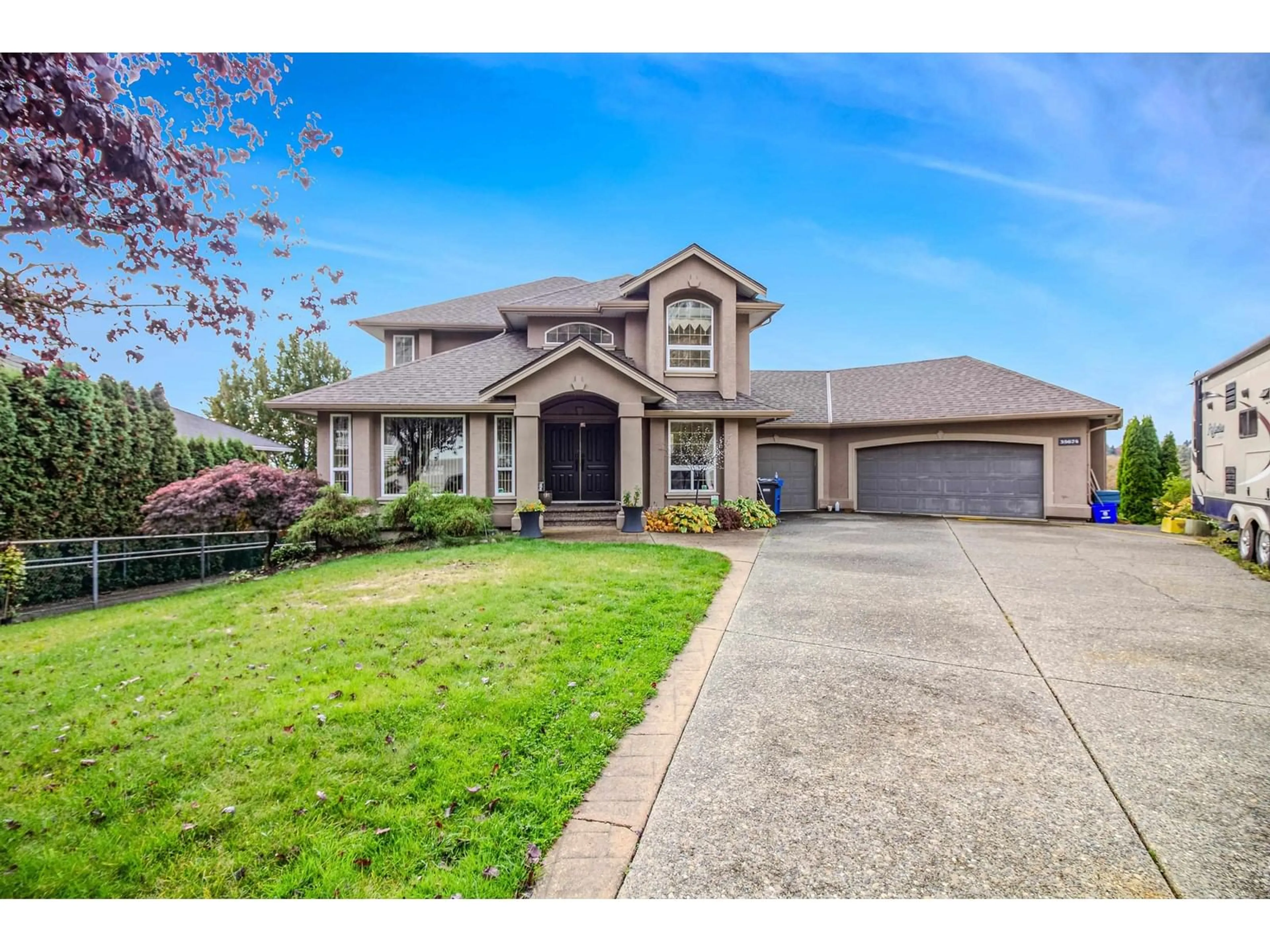 Frontside or backside of a home, the street view for 35674 CANTERBURY AVENUE, Abbotsford British Columbia V3G3E9