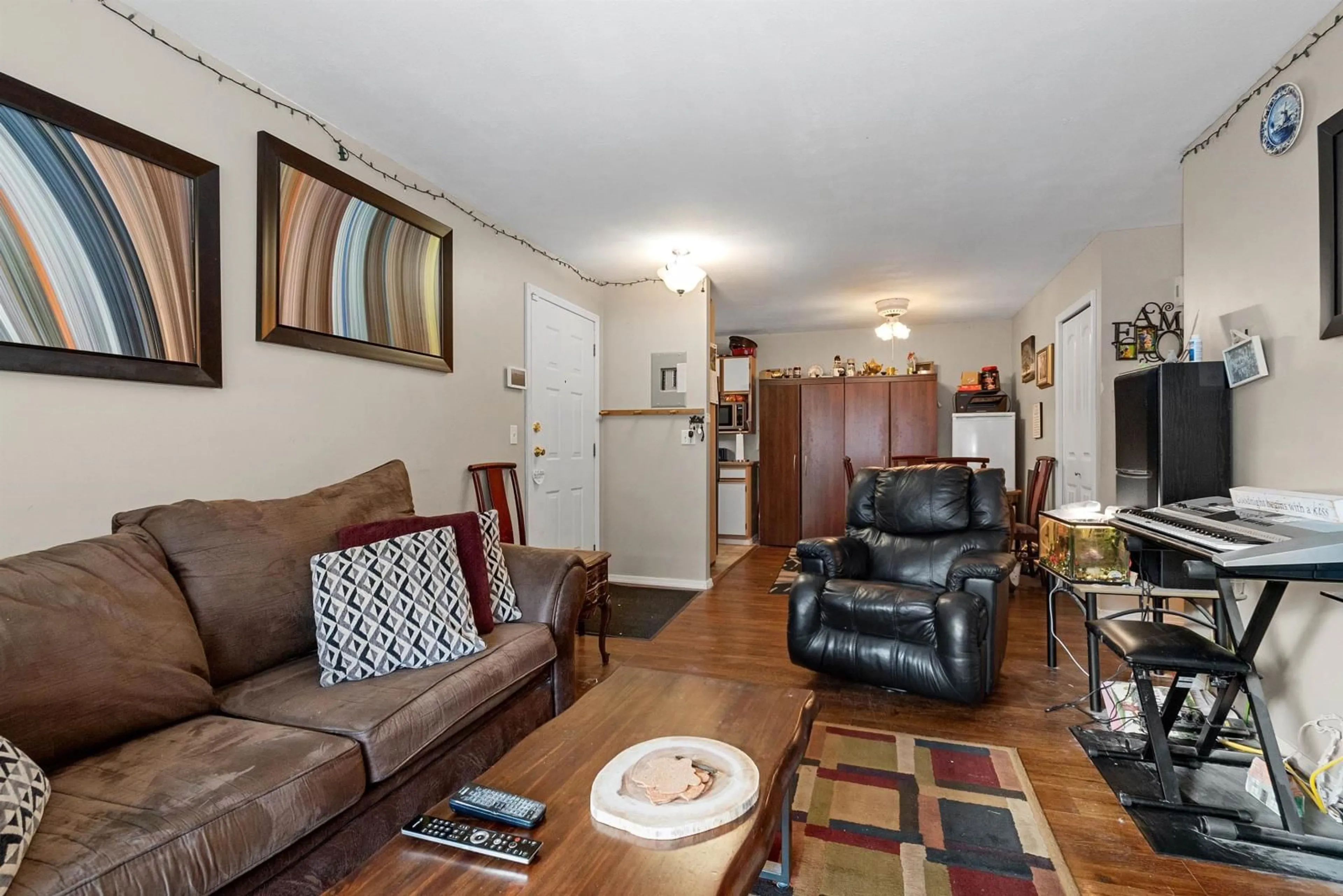 Living room, wood floors for 12 45640 STOREY AVENUE, Chilliwack British Columbia V2R3C5