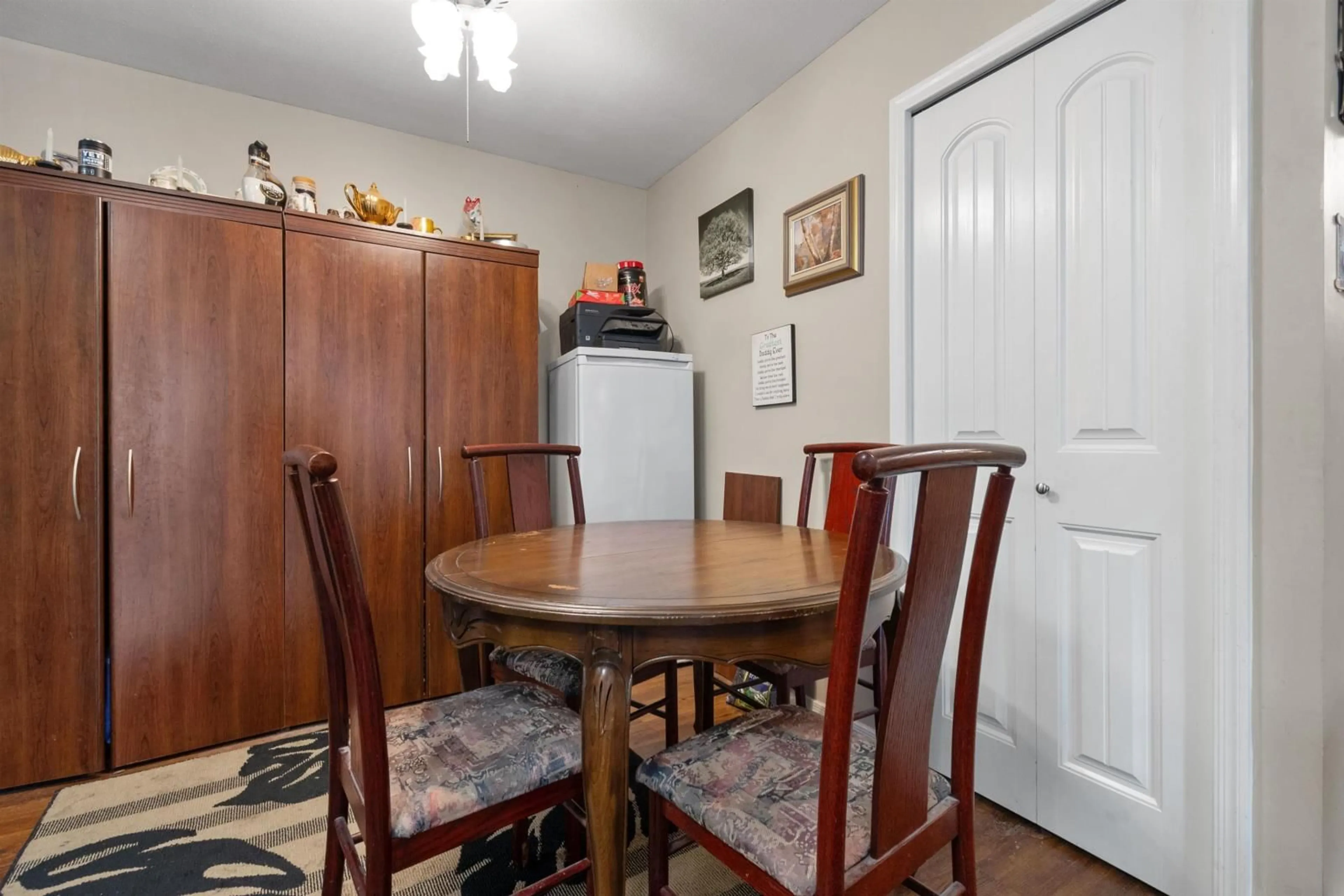 Dining room, wood floors, cottage for 12 45640 STOREY AVENUE, Chilliwack British Columbia V2R3C5