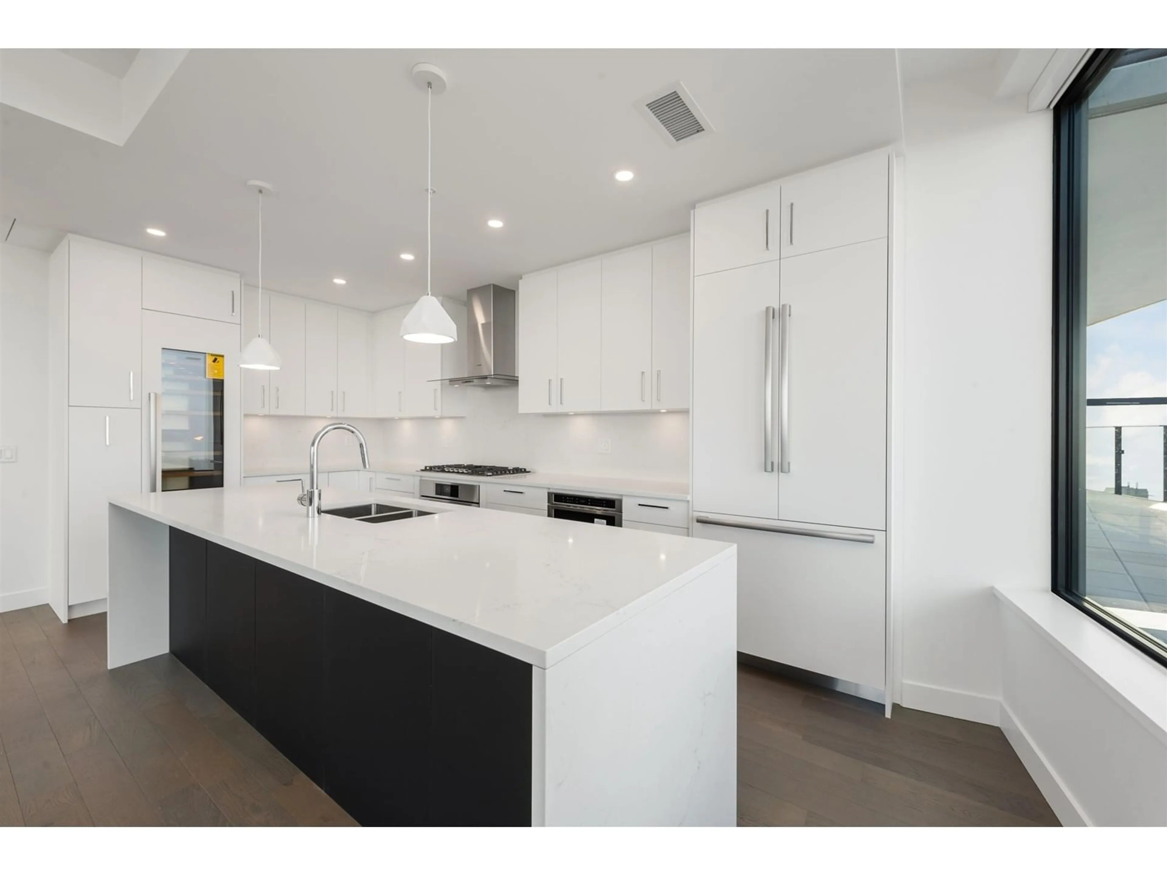 Contemporary kitchen, wood floors for 2503 1588 JOHNSTON ROAD, White Rock British Columbia V4B0C5