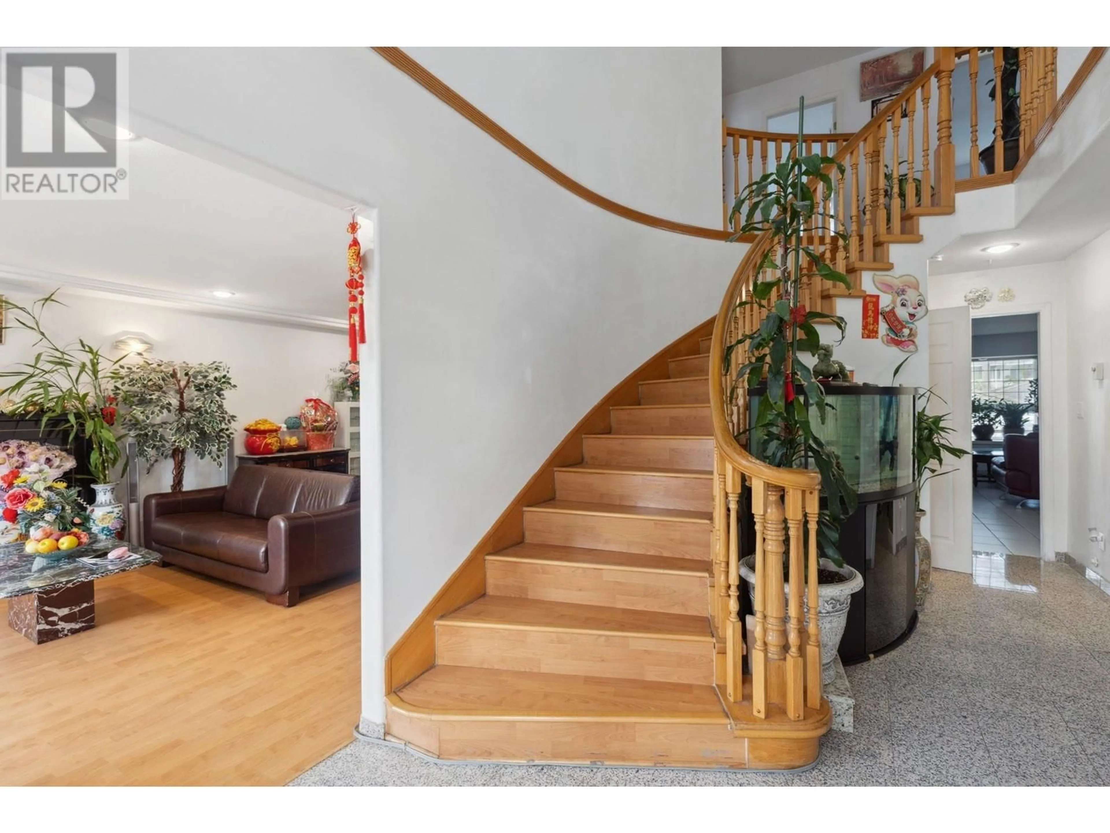 Indoor foyer, wood floors for 6908 DAWSON STREET, Vancouver British Columbia V5S2W3