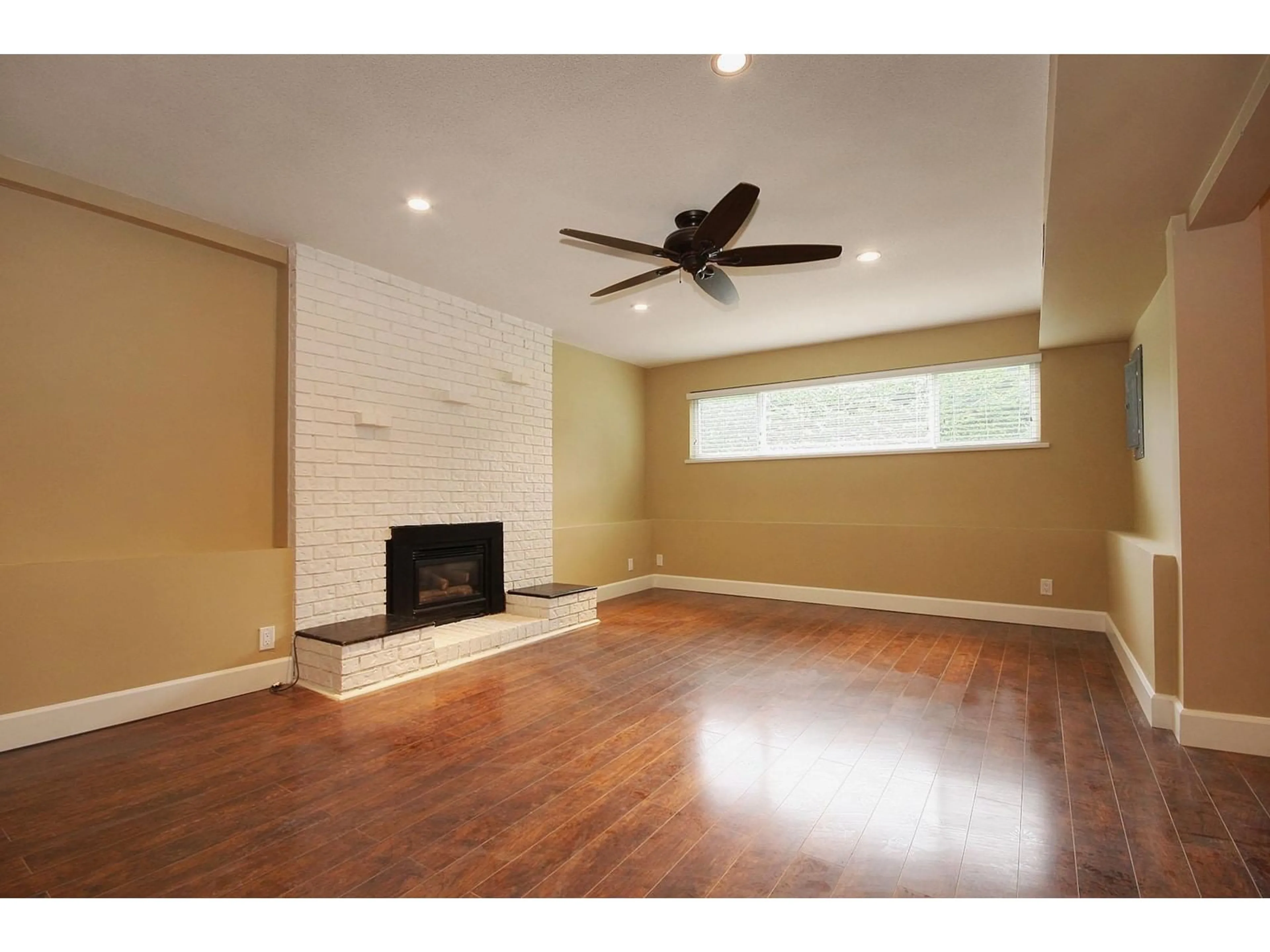 Living room, wood floors for 20100 50 AVENUE, Langley British Columbia V3A3S7