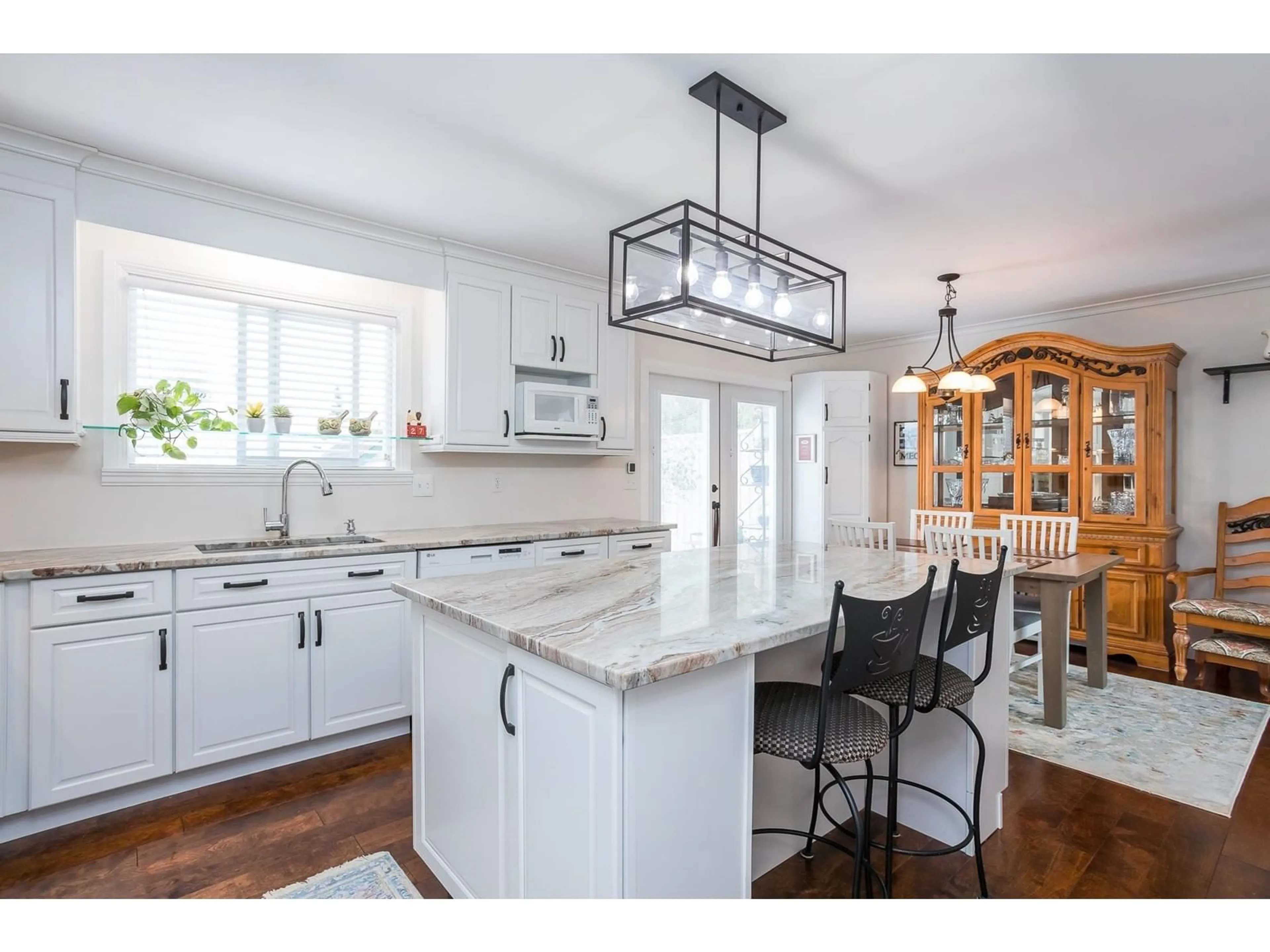 Open concept kitchen for 3376 CLEARBROOK ROAD, Abbotsford British Columbia V2T4T4