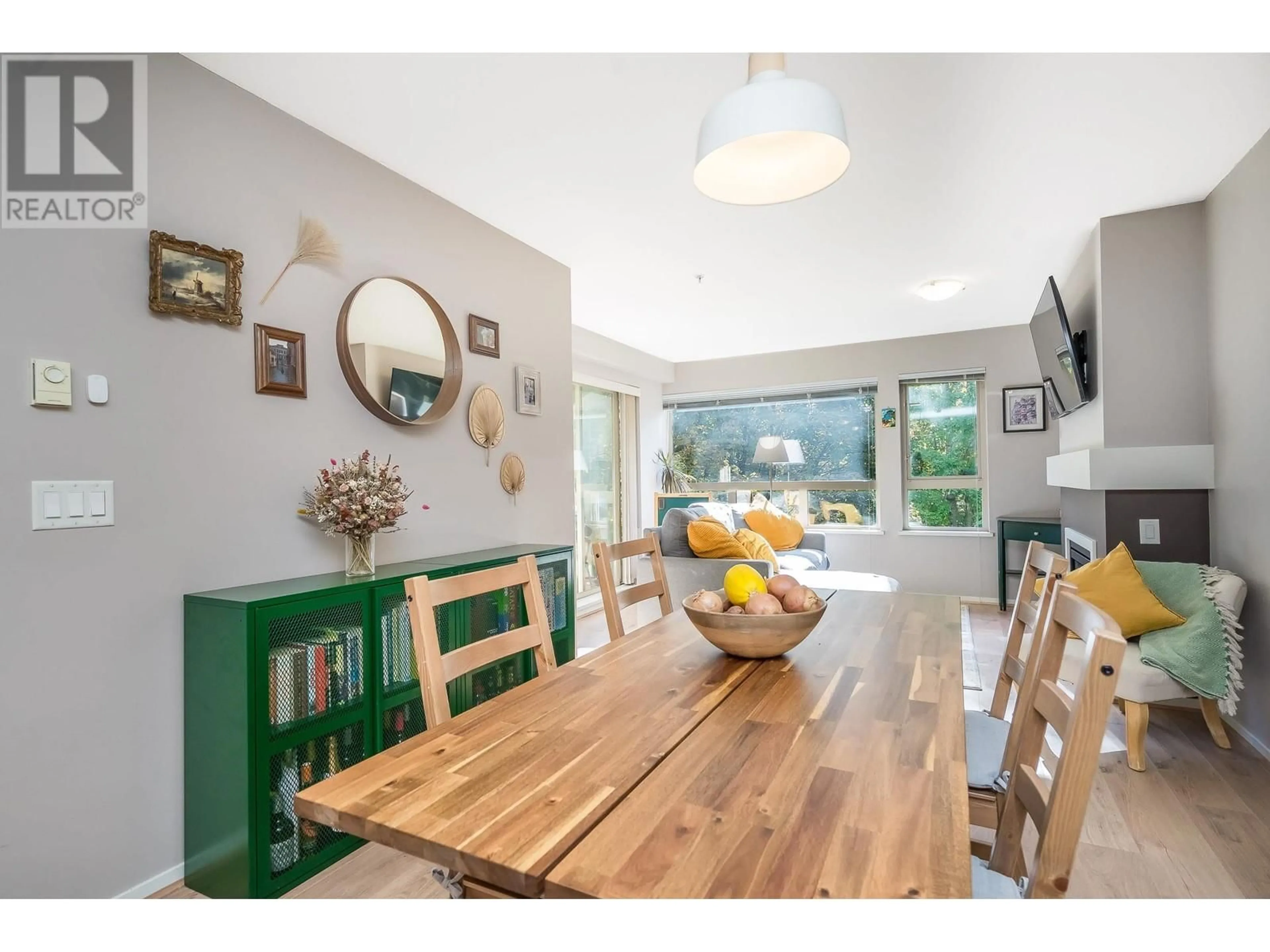 Dining room, wood floors, cottage for 312 801 KLAHANIE DRIVE, Port Moody British Columbia V3H5K4