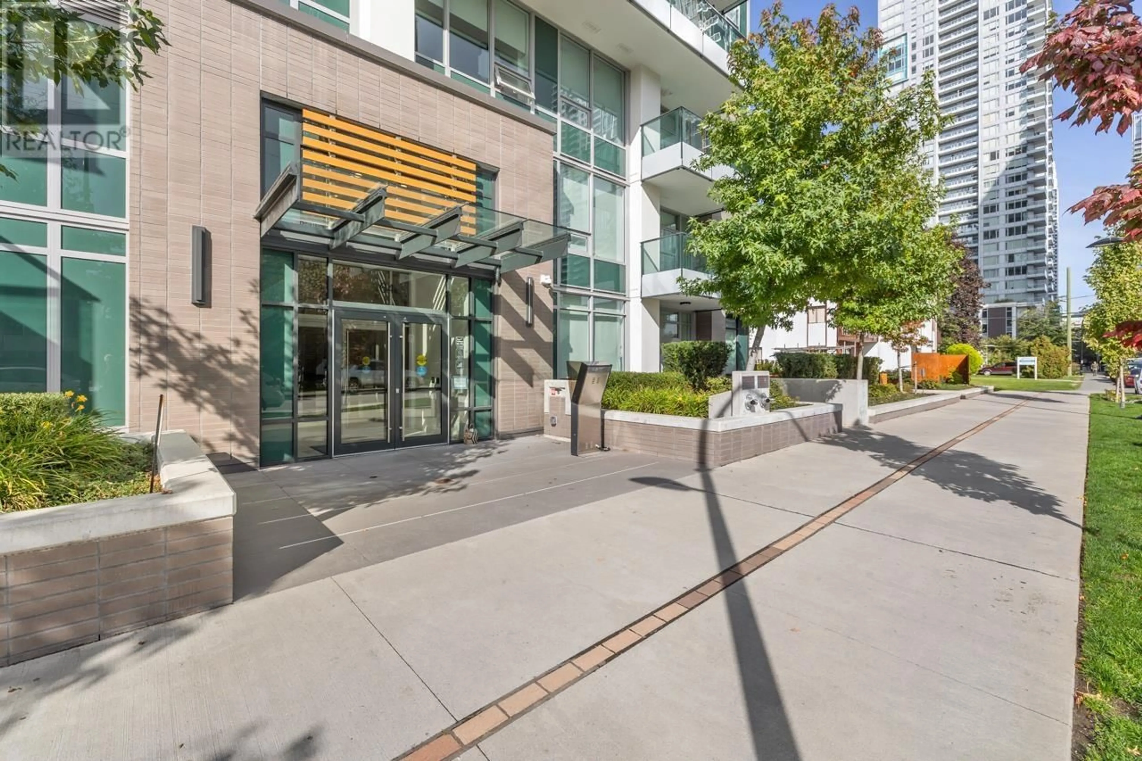 Patio, street for 1106 - 6463 SILVER AVENUE, Burnaby British Columbia V5H0K4
