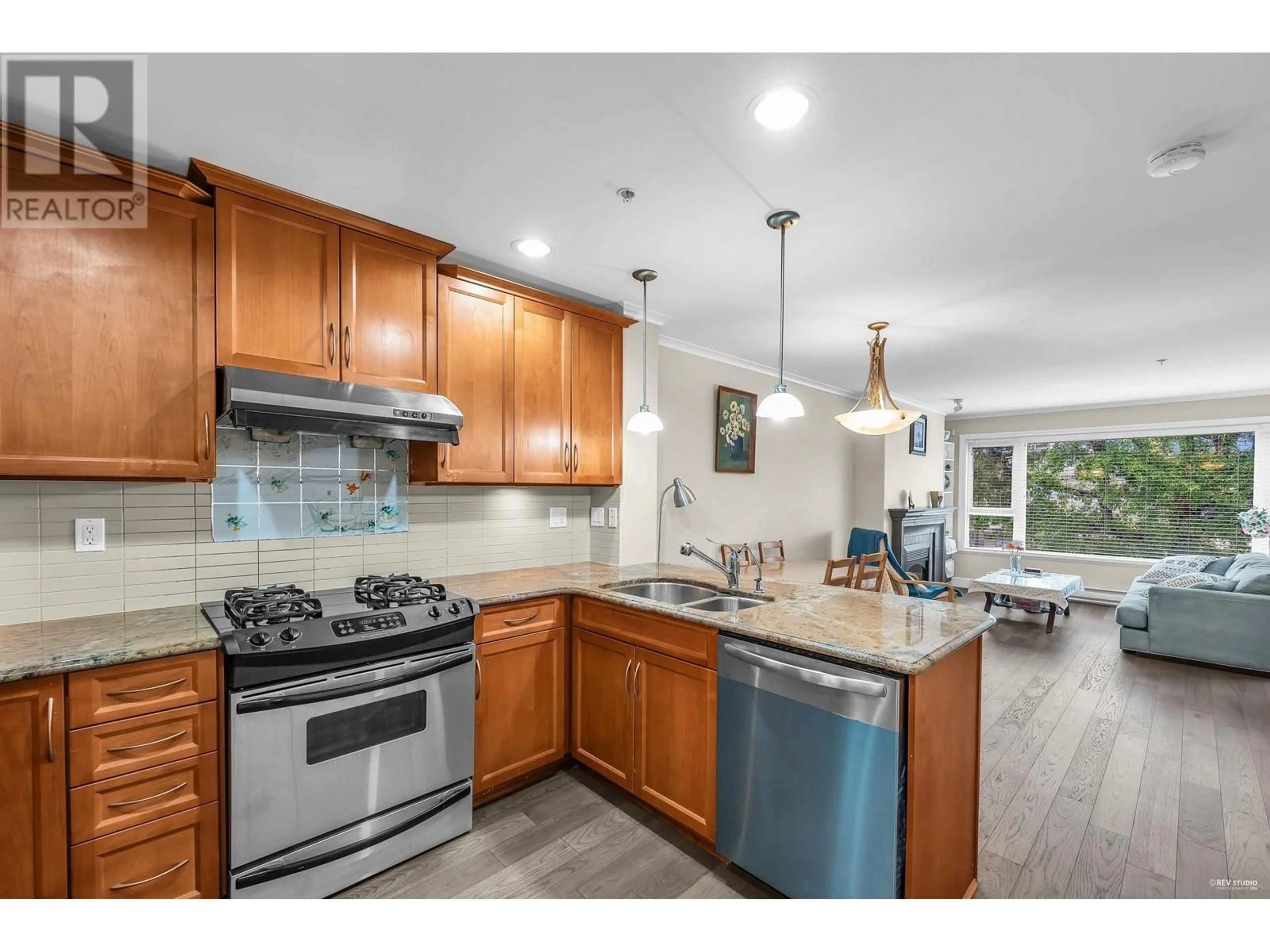 Open concept kitchen for 301 2103 W 45TH AVENUE, Vancouver British Columbia V6M2J2