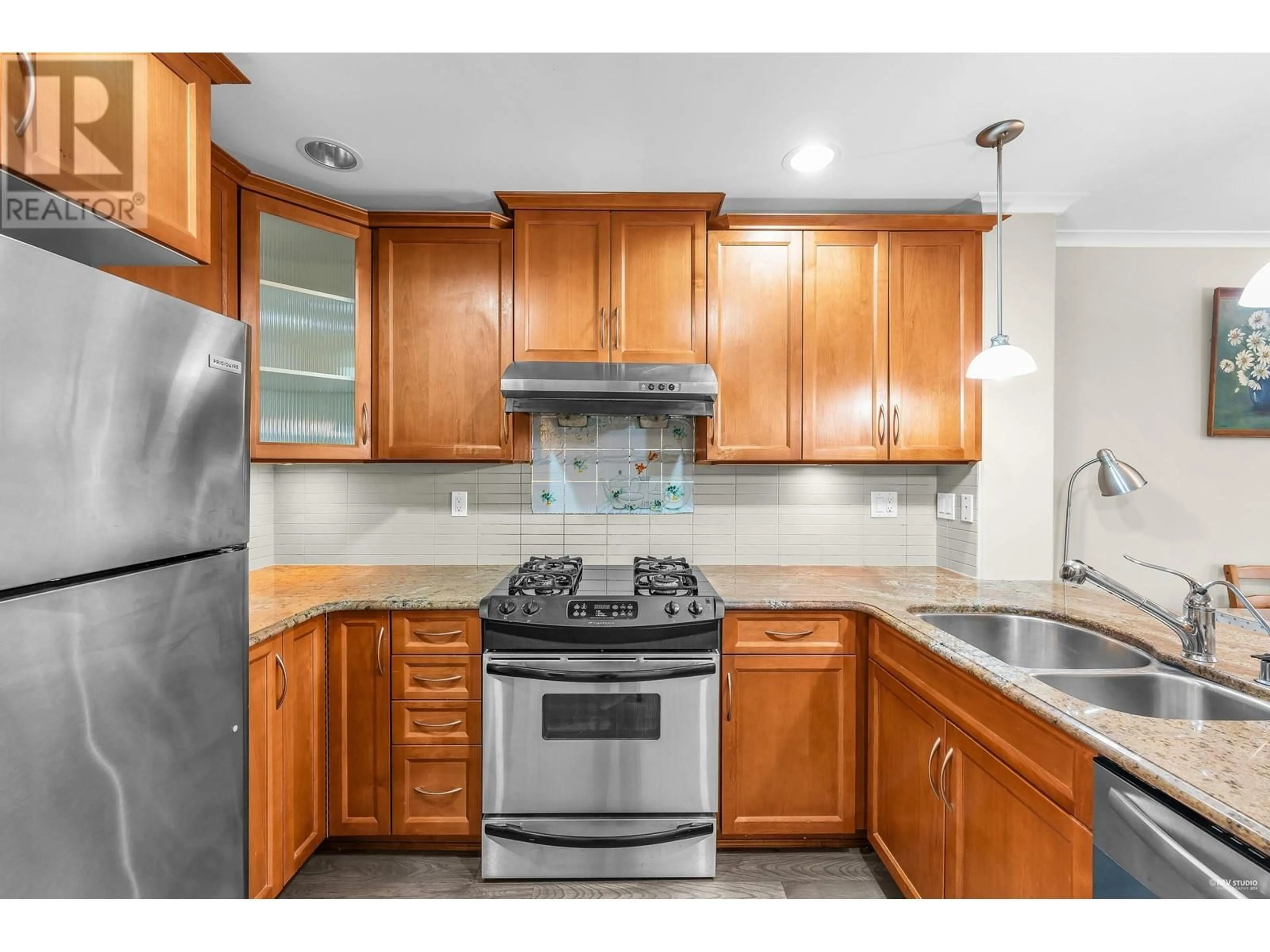 Standard kitchen for 301 2103 W 45TH AVENUE, Vancouver British Columbia V6M2J2