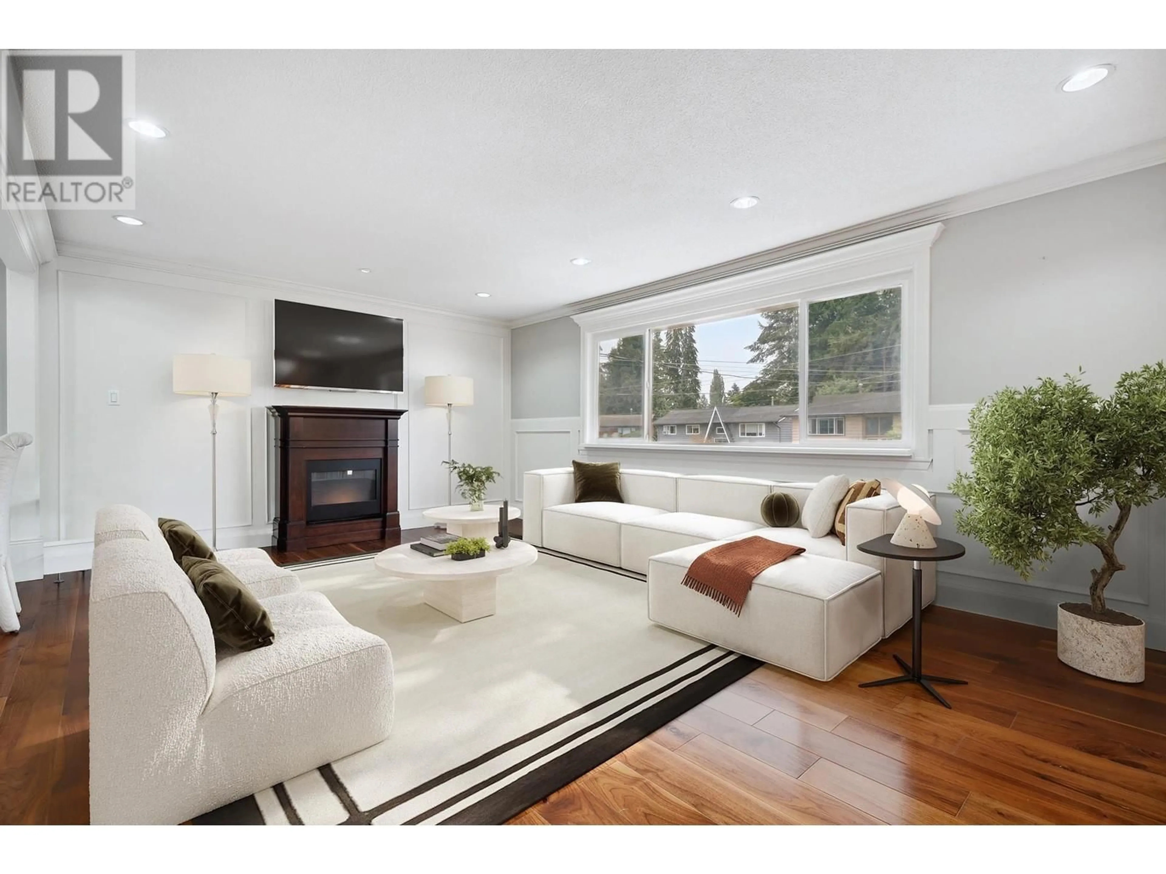 Living room, wood floors for 21717 123 AVENUE, Maple Ridge British Columbia V2X4C4