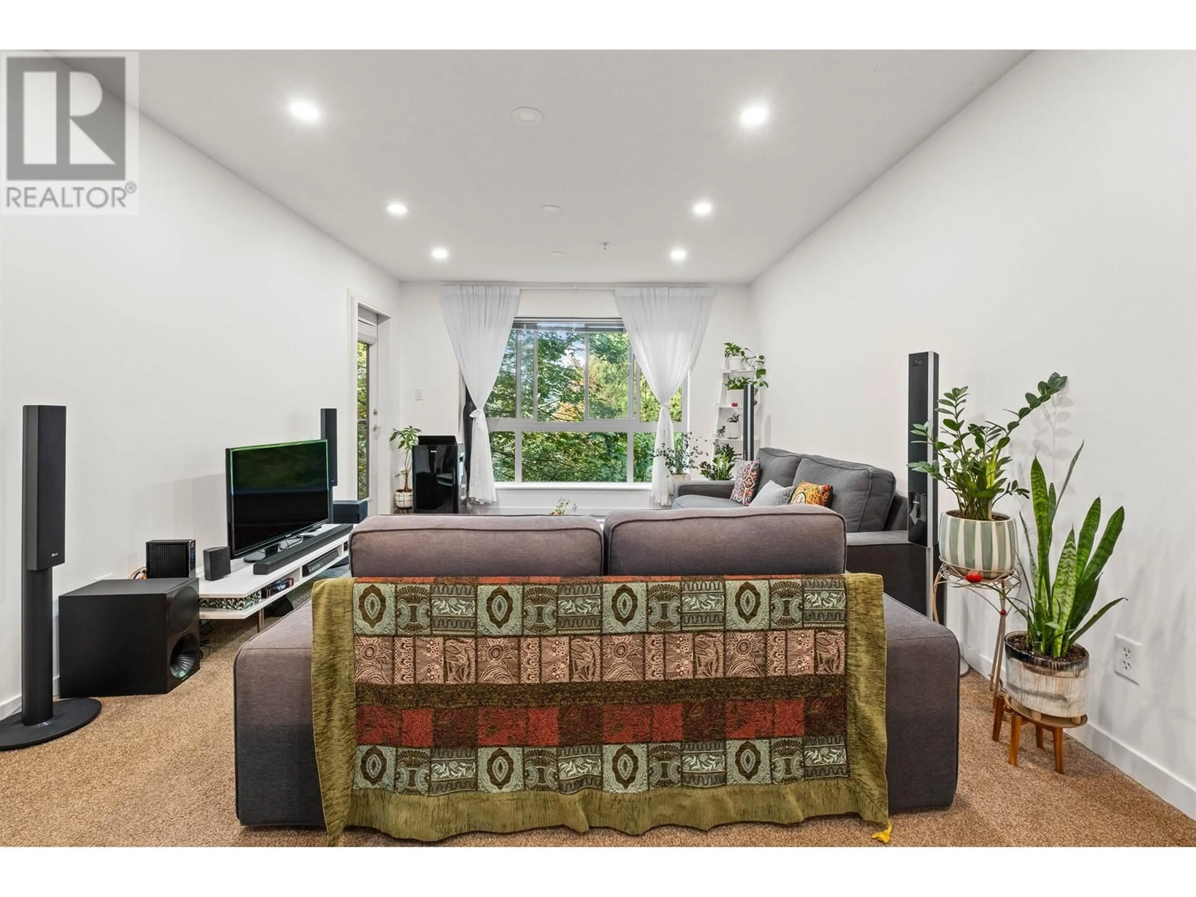 Living room, wood floors for 215 11665 HANEY BYPASS, Maple Ridge British Columbia V2X8W9